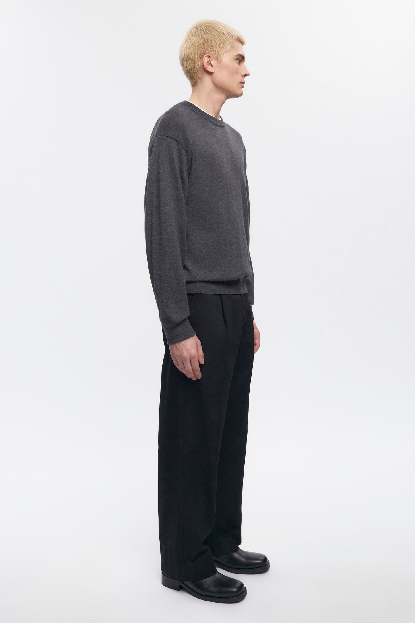 Men's Fine Merino Crewneck Sweater in Charcoal Melange