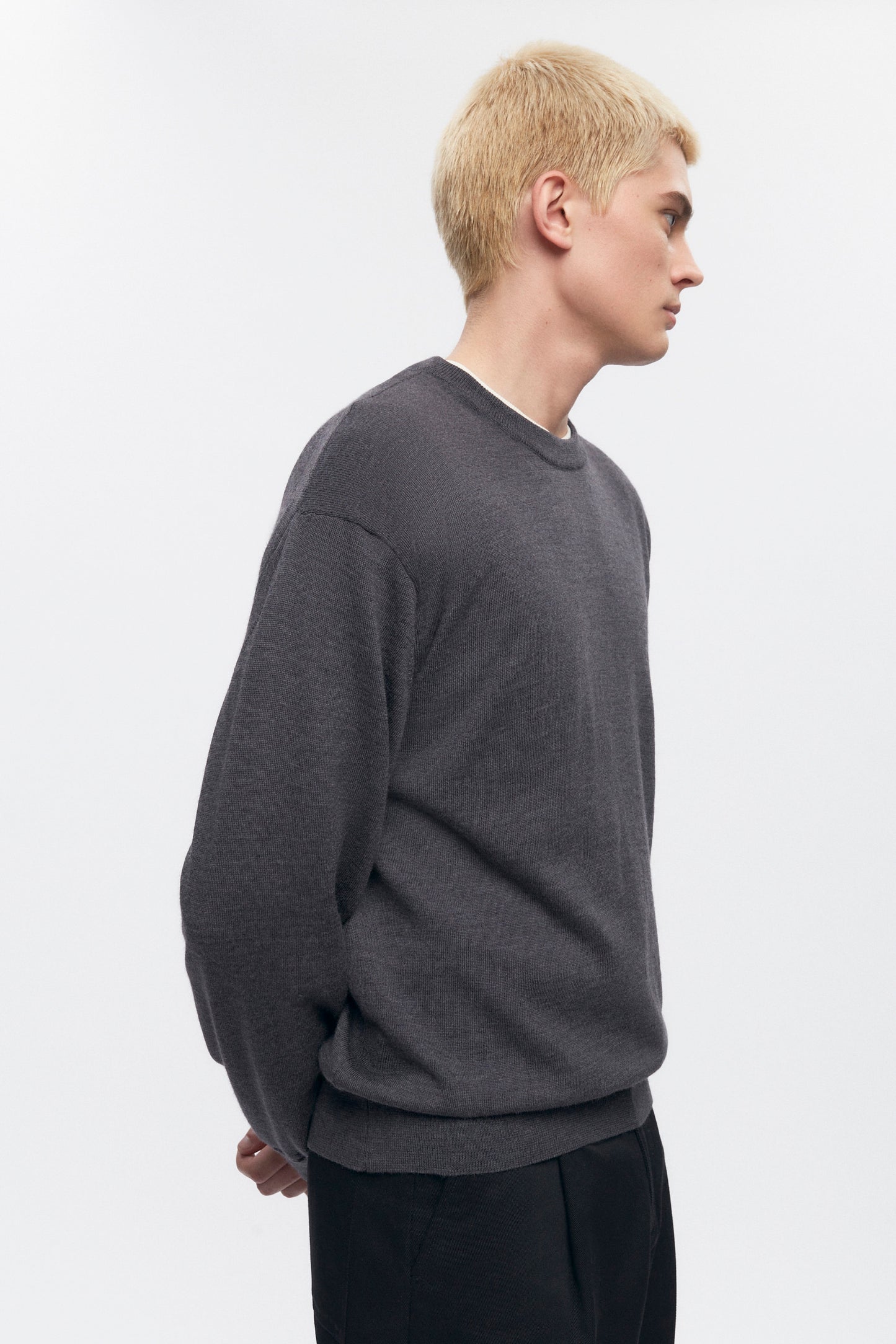 Men's Fine Merino Crewneck Sweater in Charcoal Melange