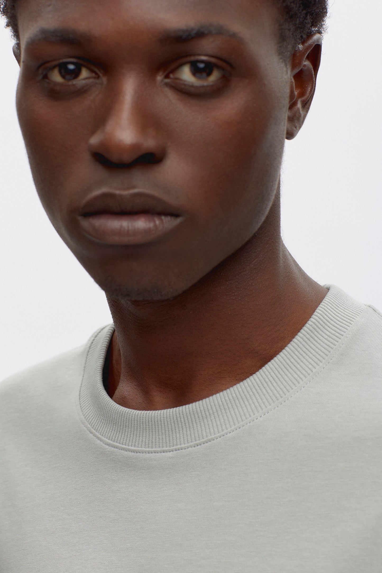 Midweight Crew in Neutral Grey