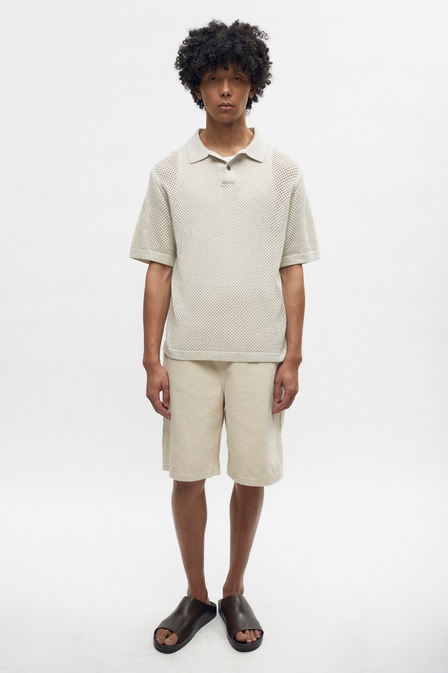 Cameron is 6ft, a regular size M, and wearing size M.