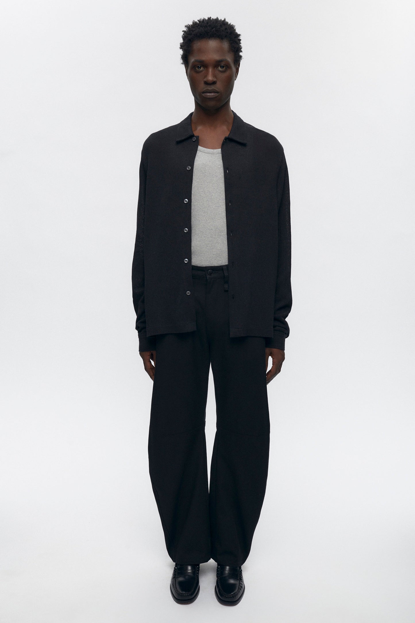 Jonathan is 6’2, is a regular 32 and is wearing a 32.