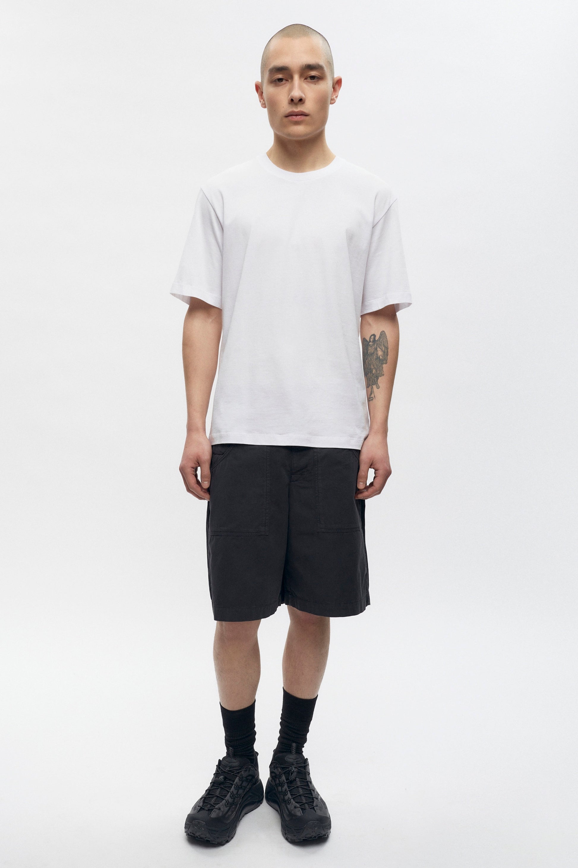 Raphael is 6ft is a regular 30, and is wearing an 32.