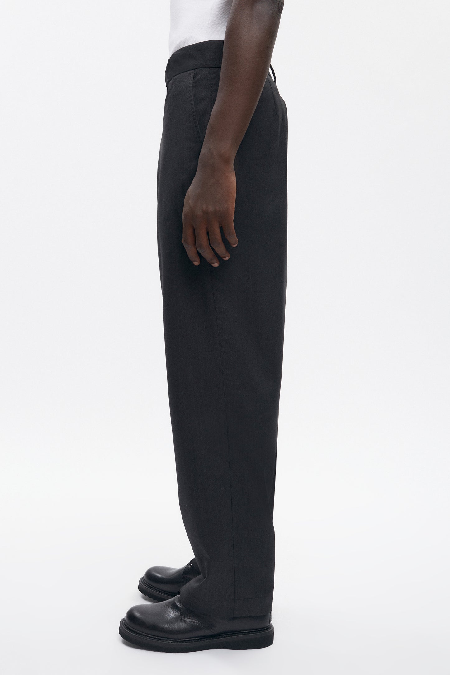 Men's Wool Trouser in Charcoal