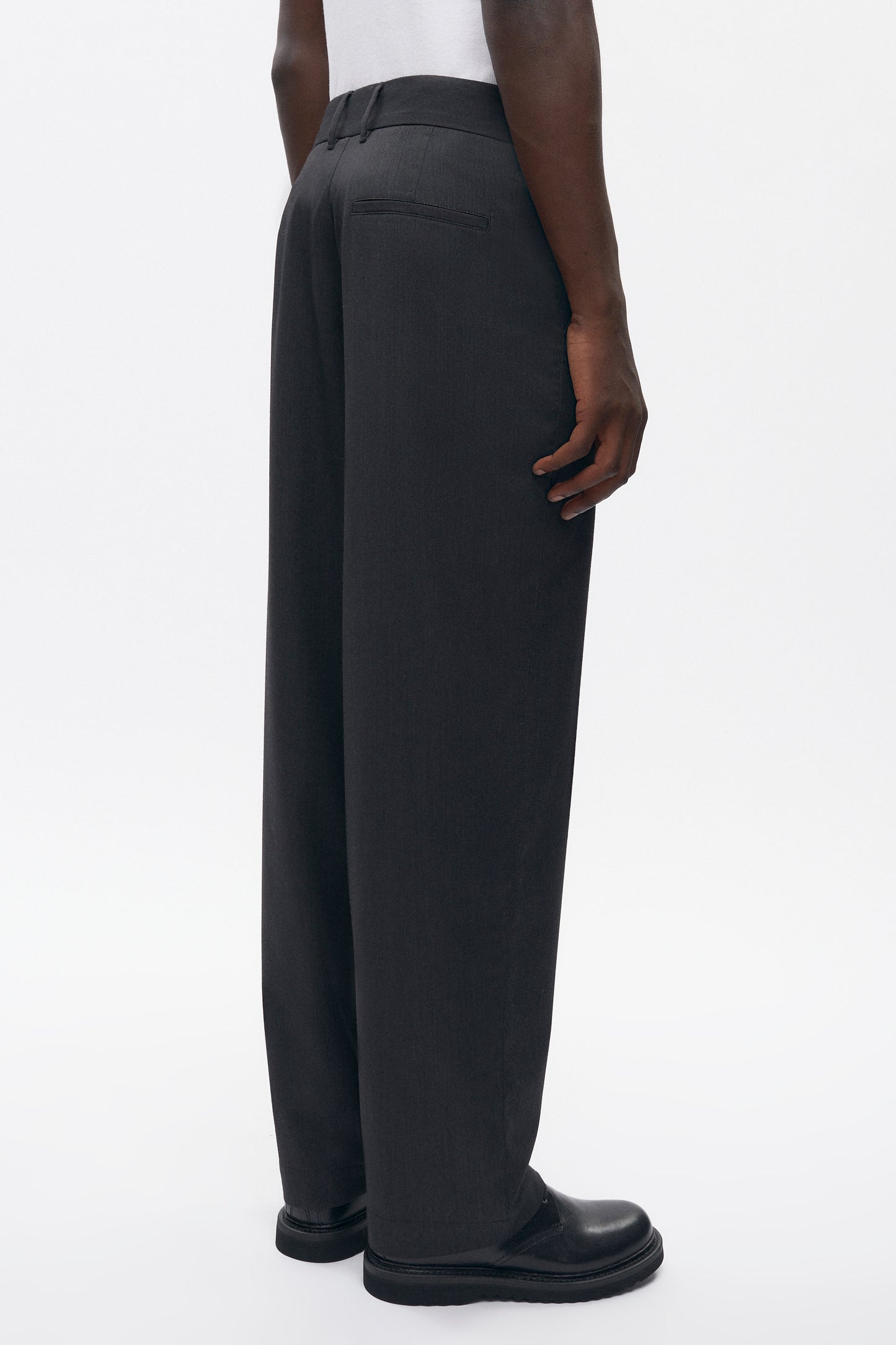 Men's Wool Trouser in Charcoal