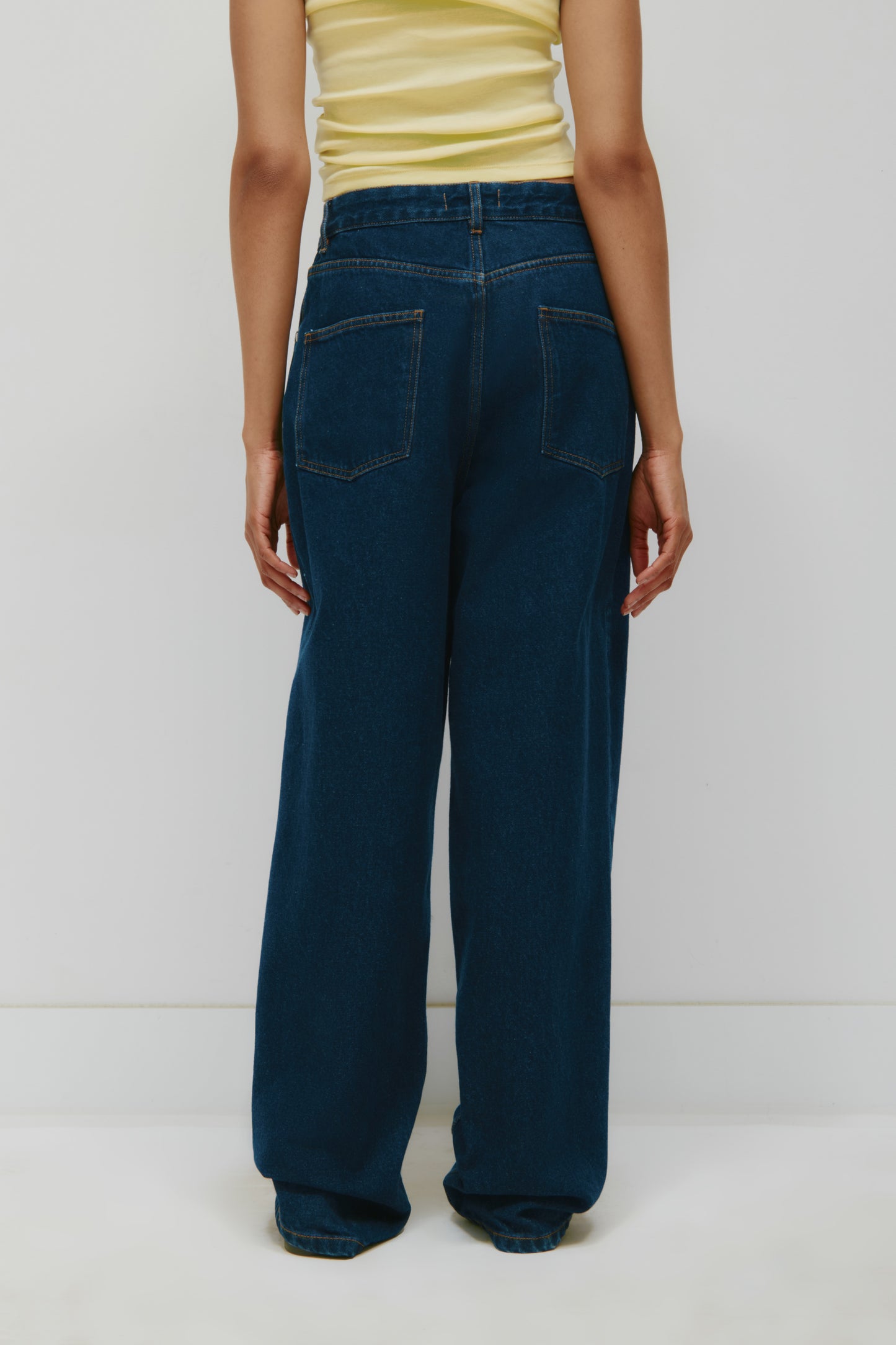 Unisex Antifit Denim in Dark Wash
