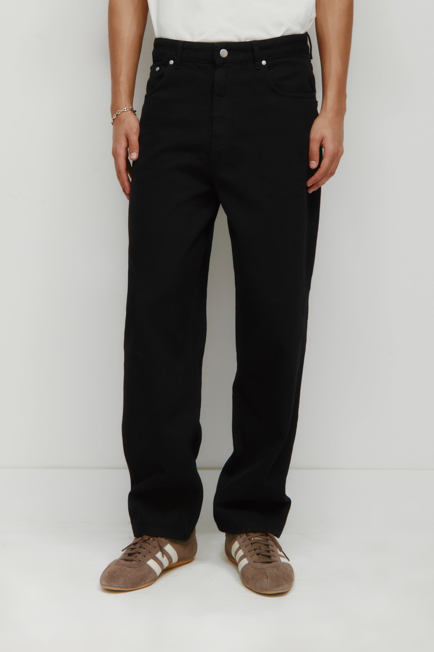 Unisex Antifit Denim in Black