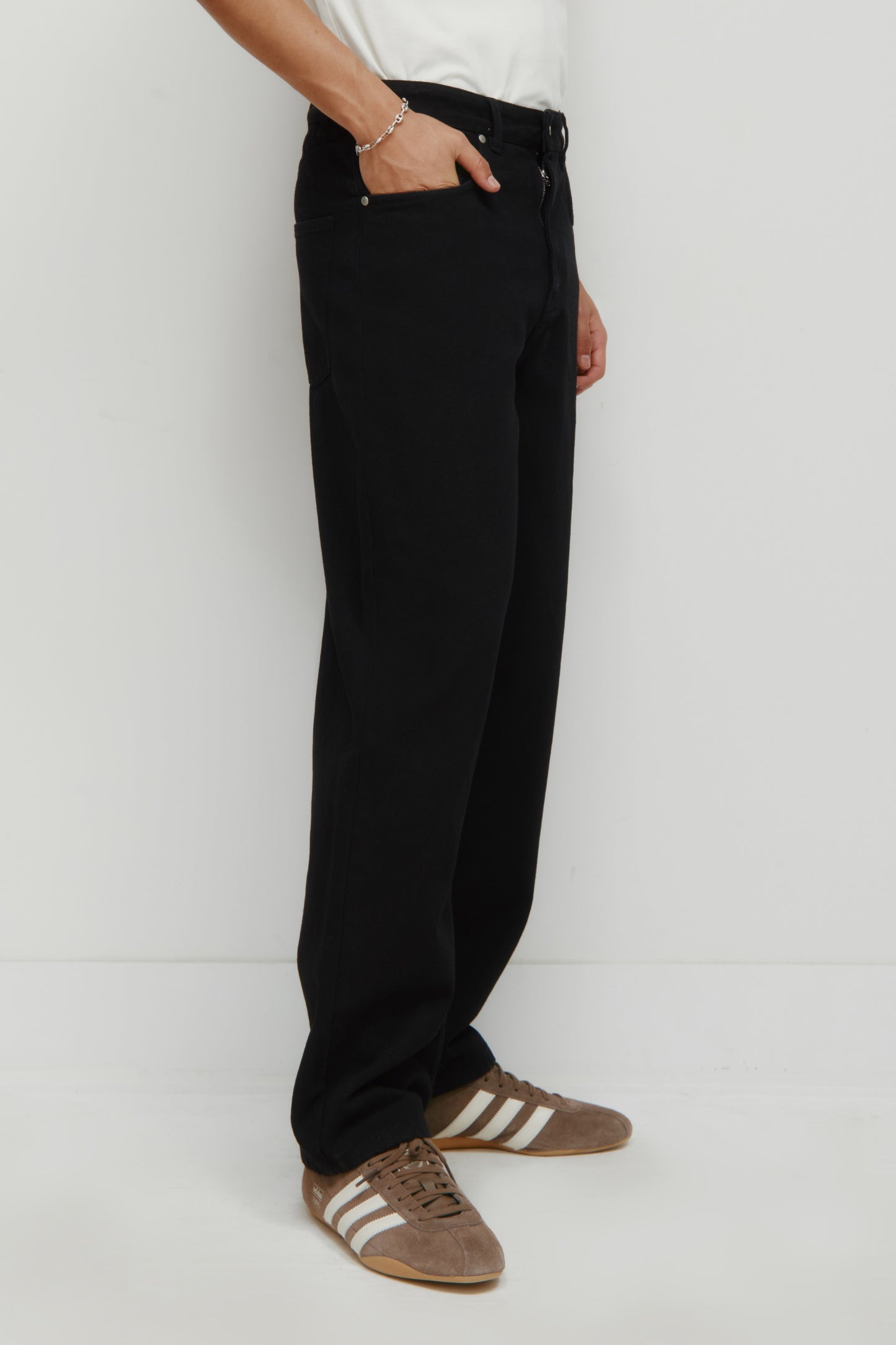 Unisex Antifit Denim in Black