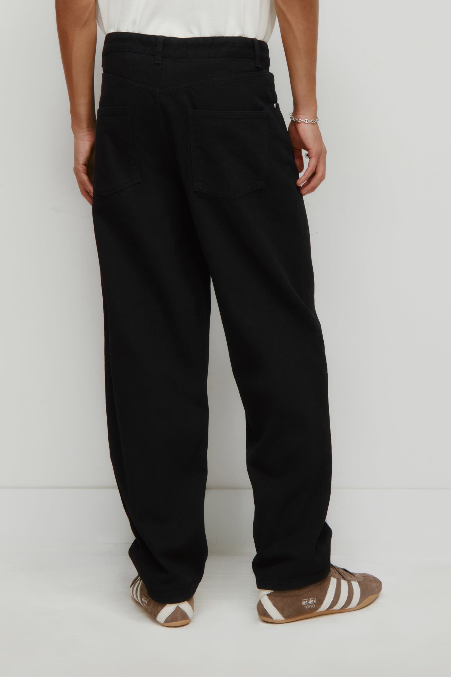 Unisex Antifit Denim in Black