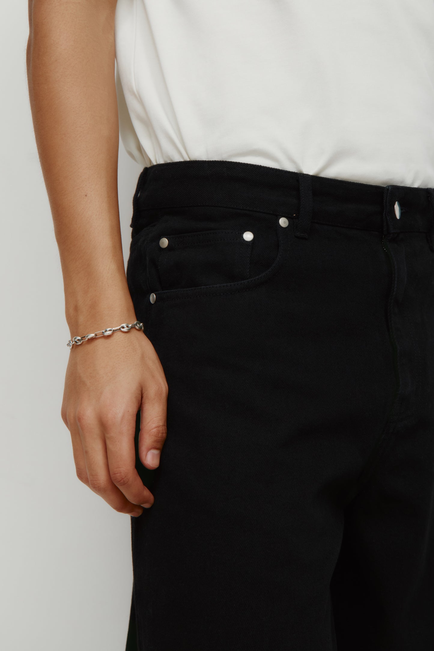 Unisex Antifit Denim in Black