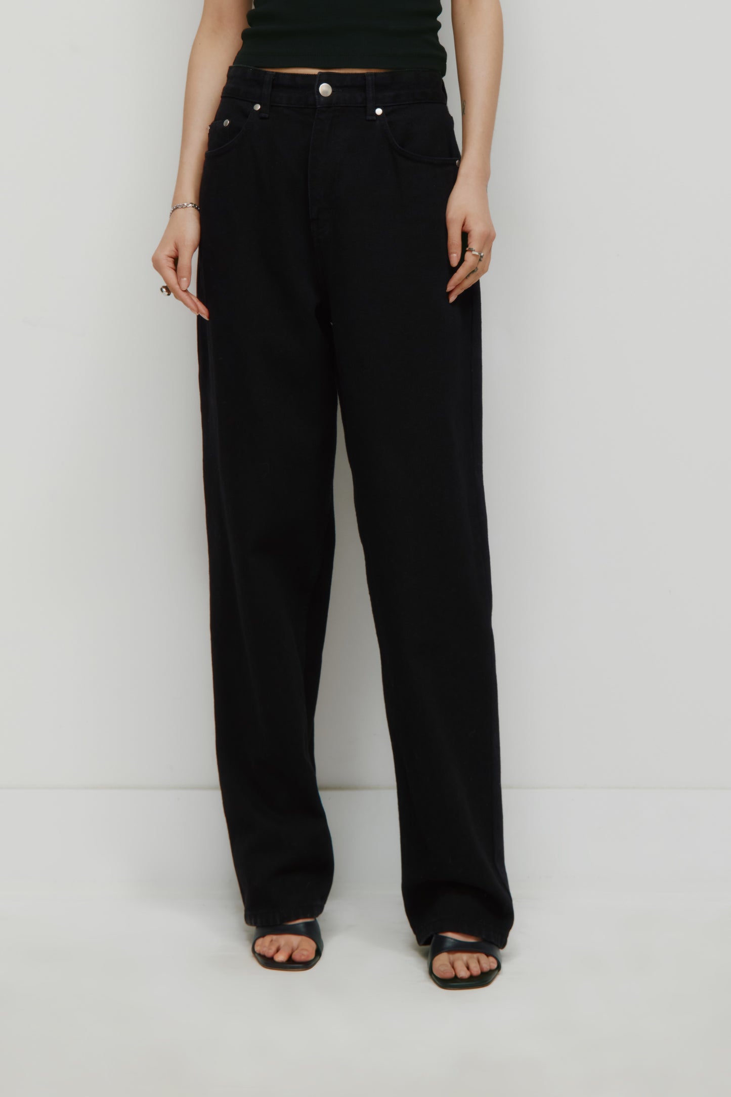 Unisex Antifit Denim in Black