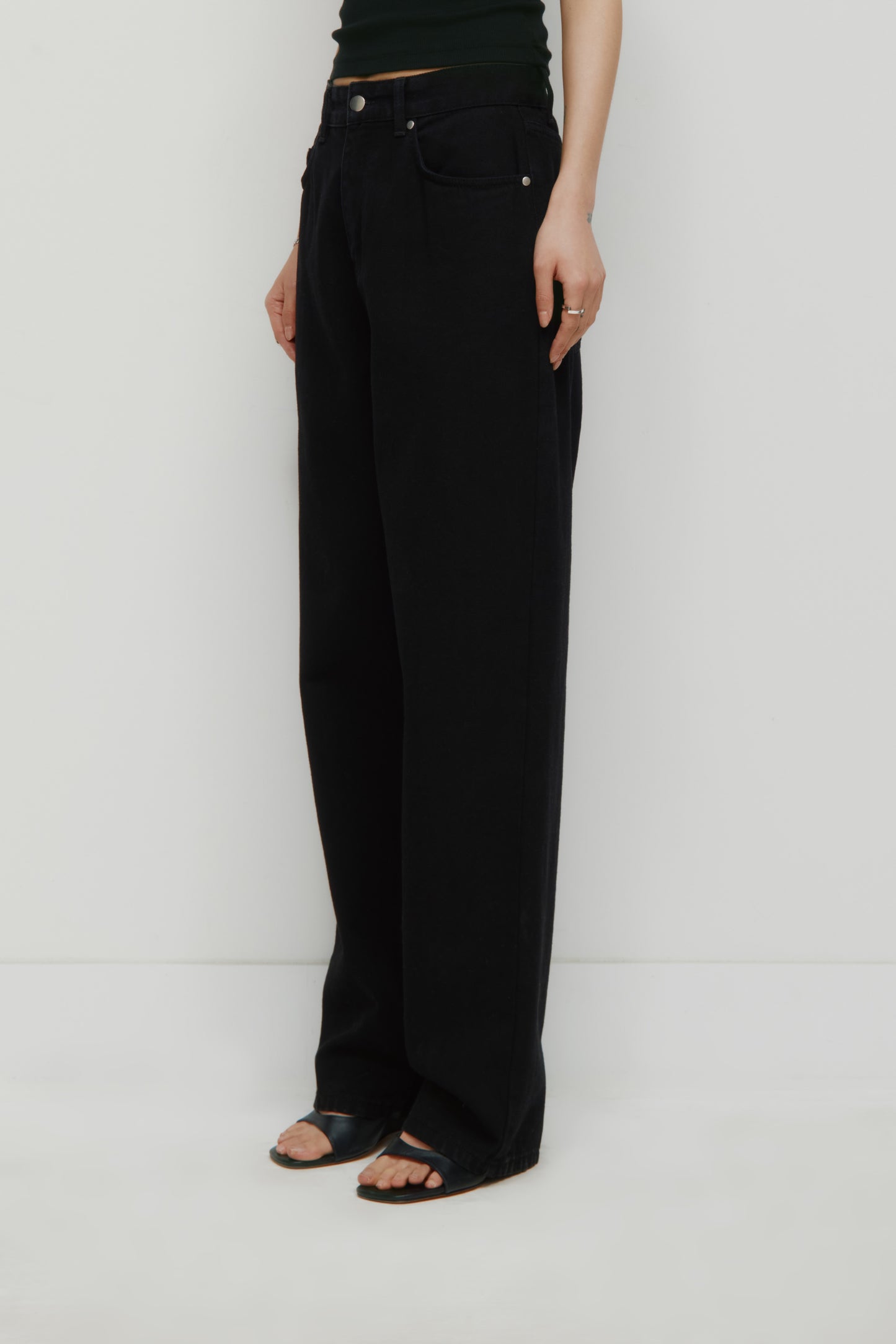 Unisex Antifit Denim in Black