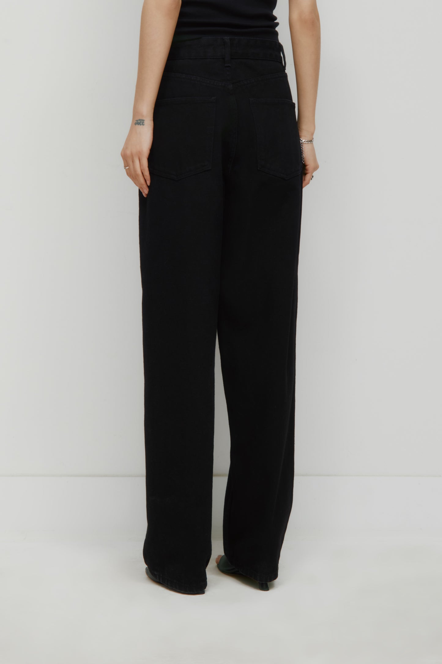 Unisex Antifit Denim in Black