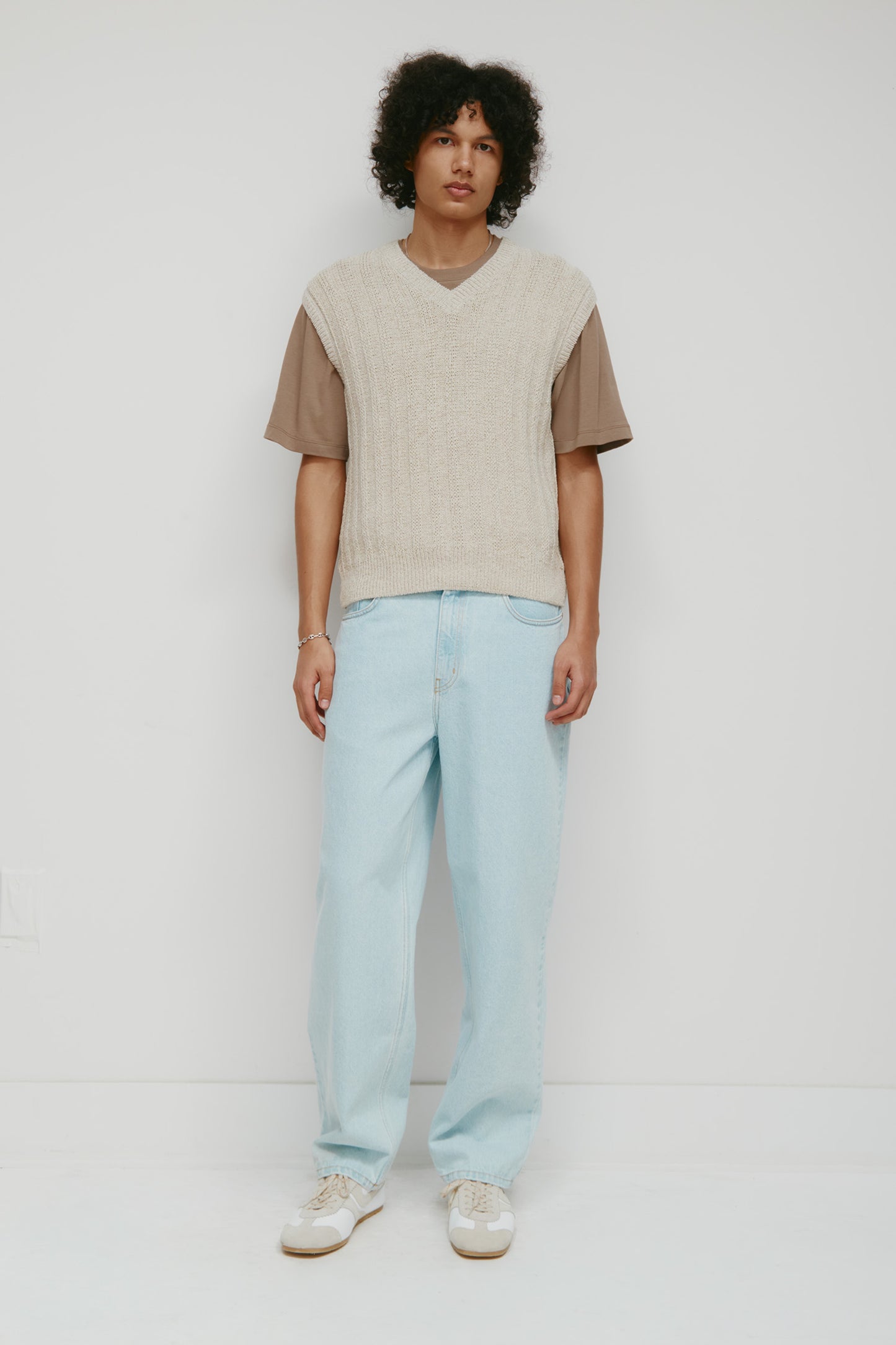 Unisex Antifit Denim in Light Wash