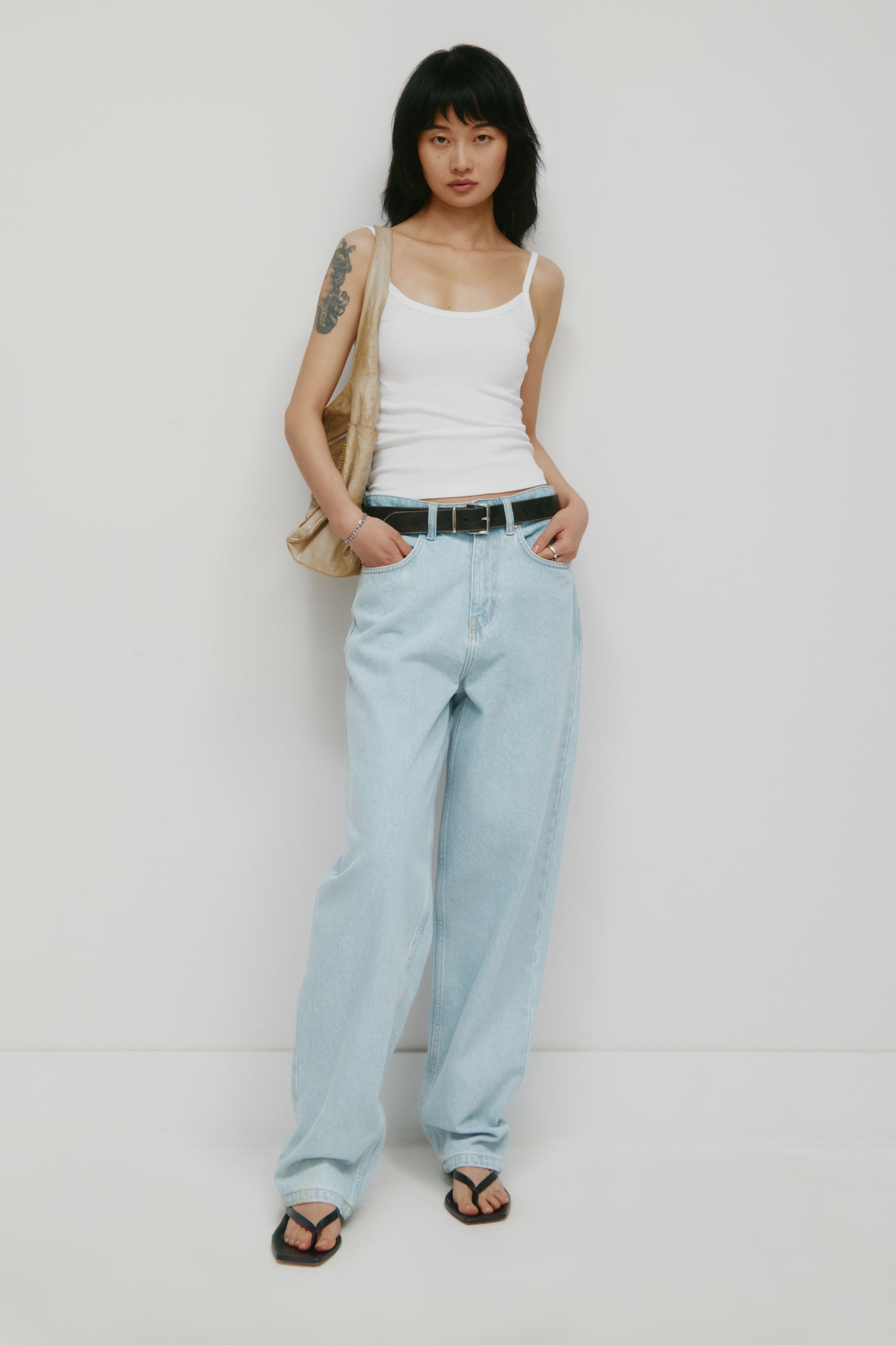 Unisex Antifit Denim in Light Wash