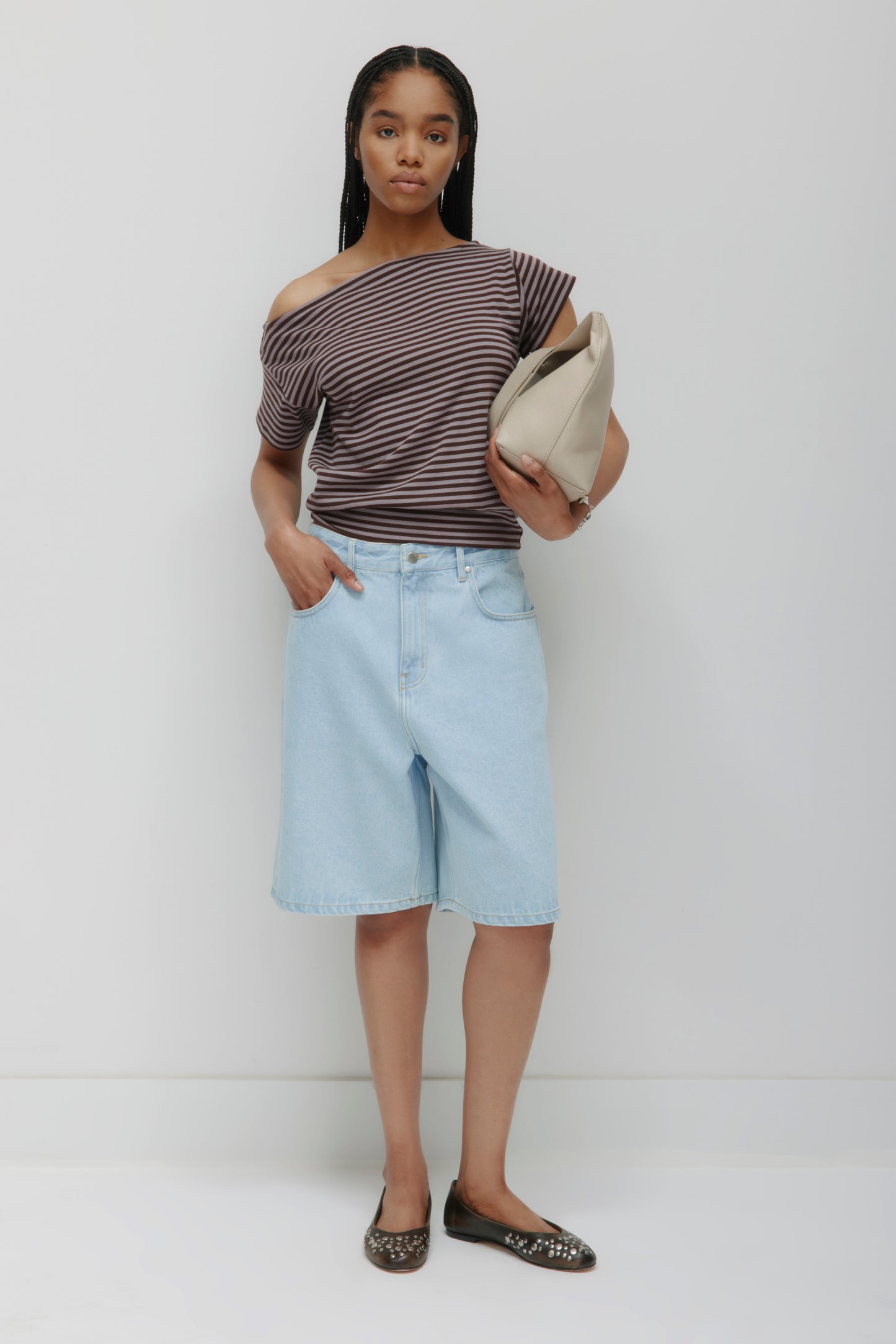Unisex Antifit Denim Shorts in Light Wash