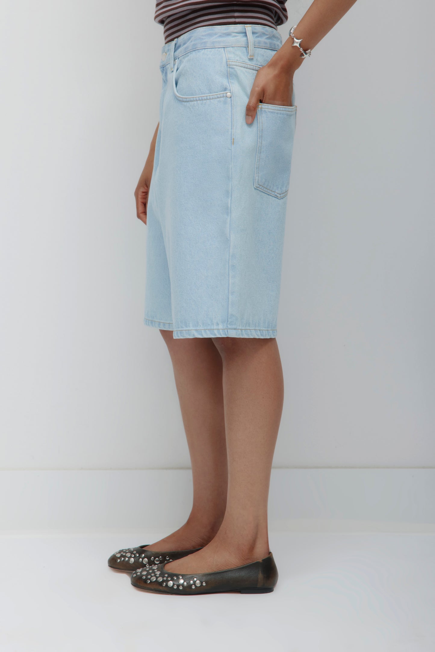 Unisex Antifit Denim Shorts in Light Wash