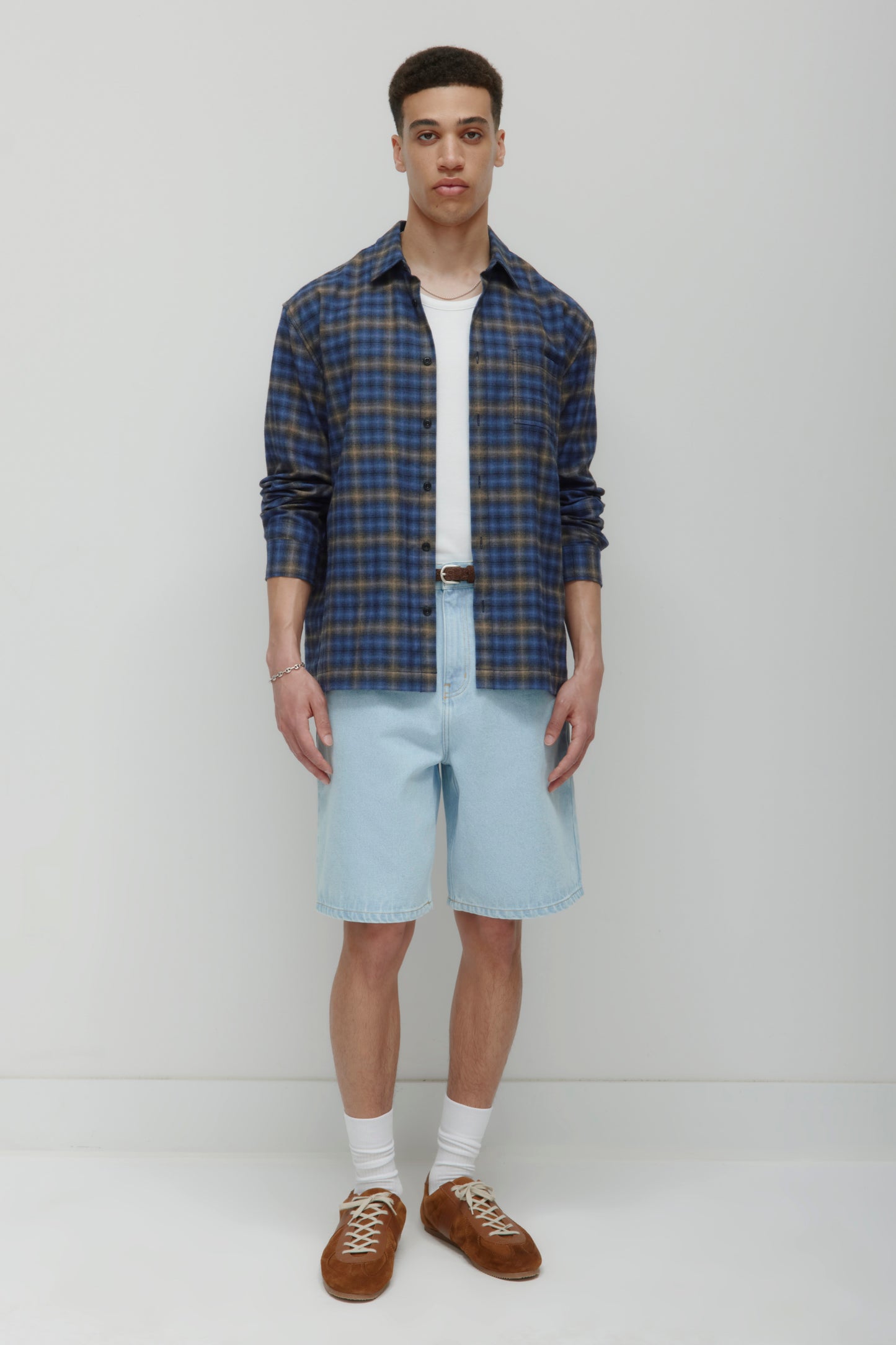 Unisex Antifit Denim Shorts in Light Wash