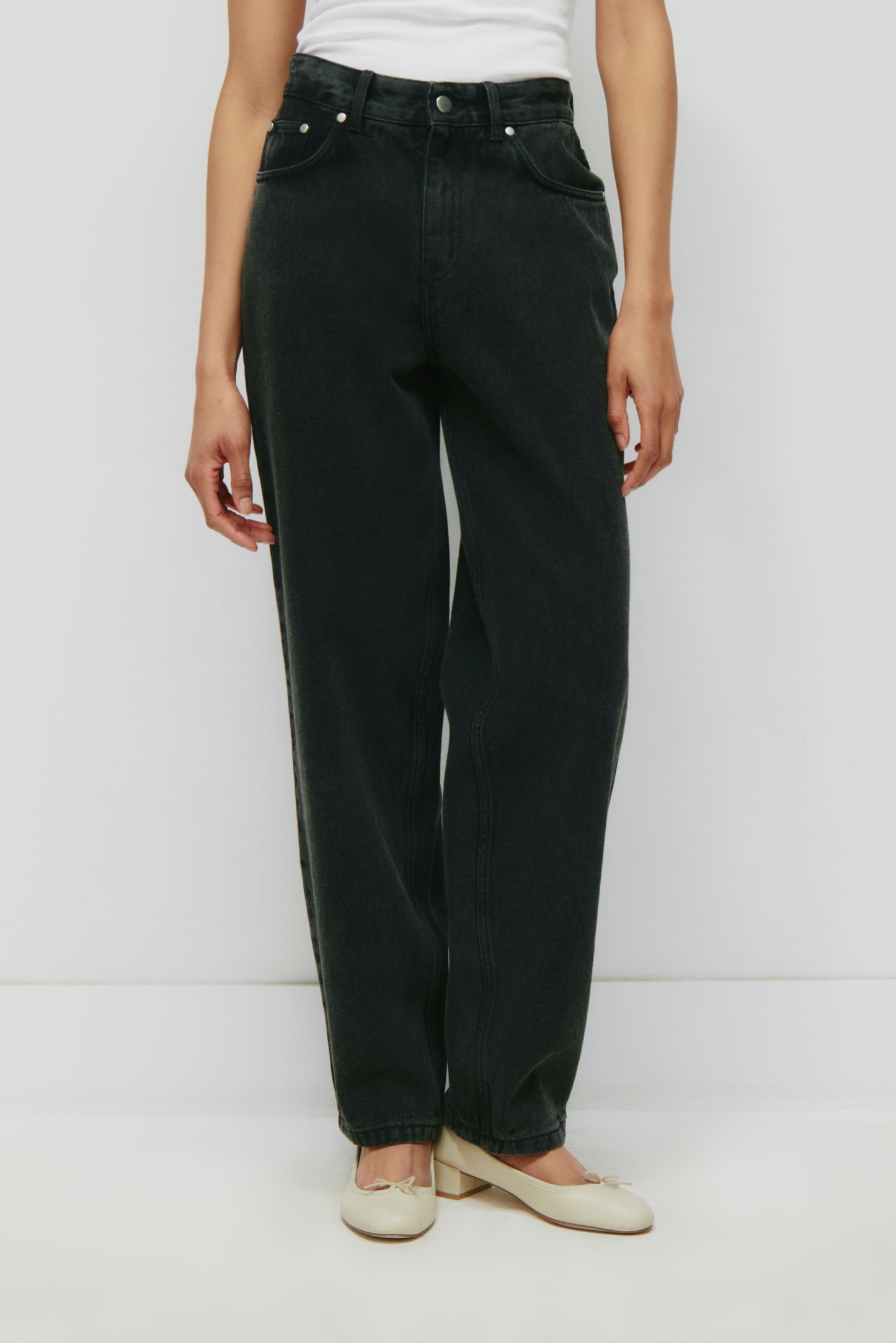 Unisex Antifit Denim in Washed Black