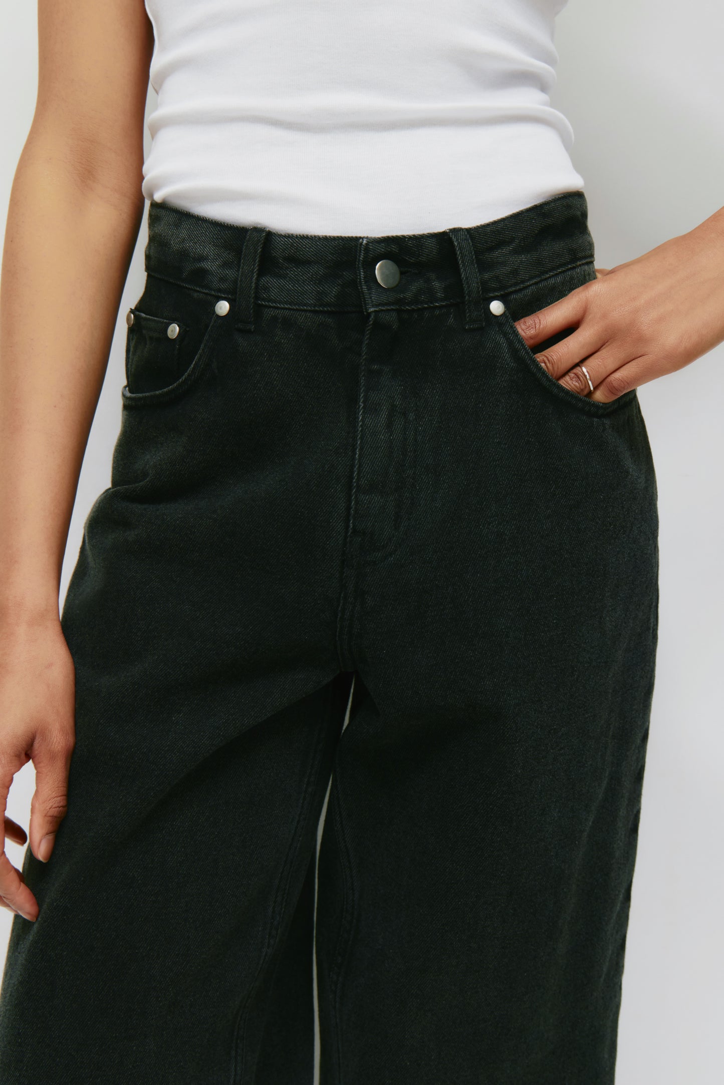 Unisex Antifit Denim in Washed Black