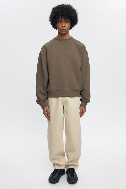Cameron is 6ft, a regular size M, and wearing size M.