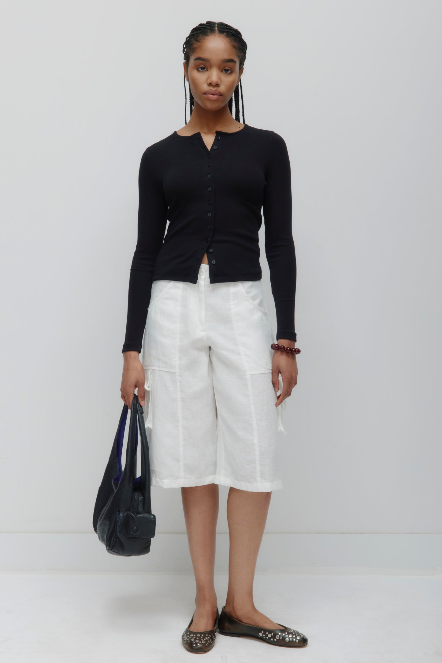 Women's Crew Neck Cardigan in Black