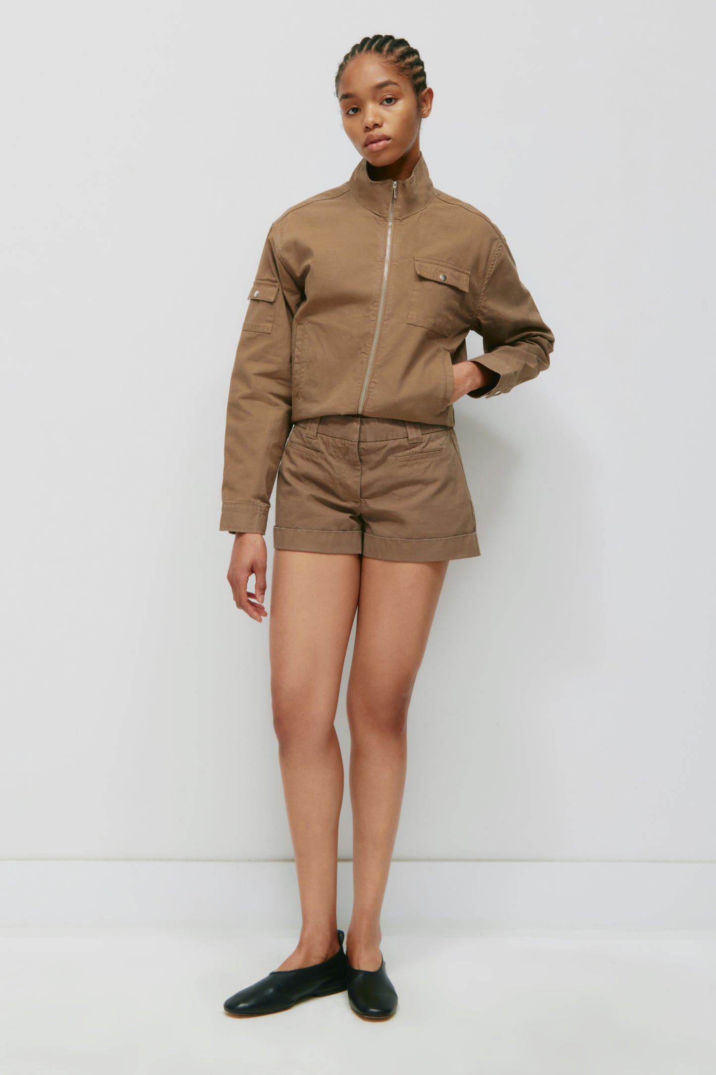 Women's Heka Cuffed Short in Khaki Brown