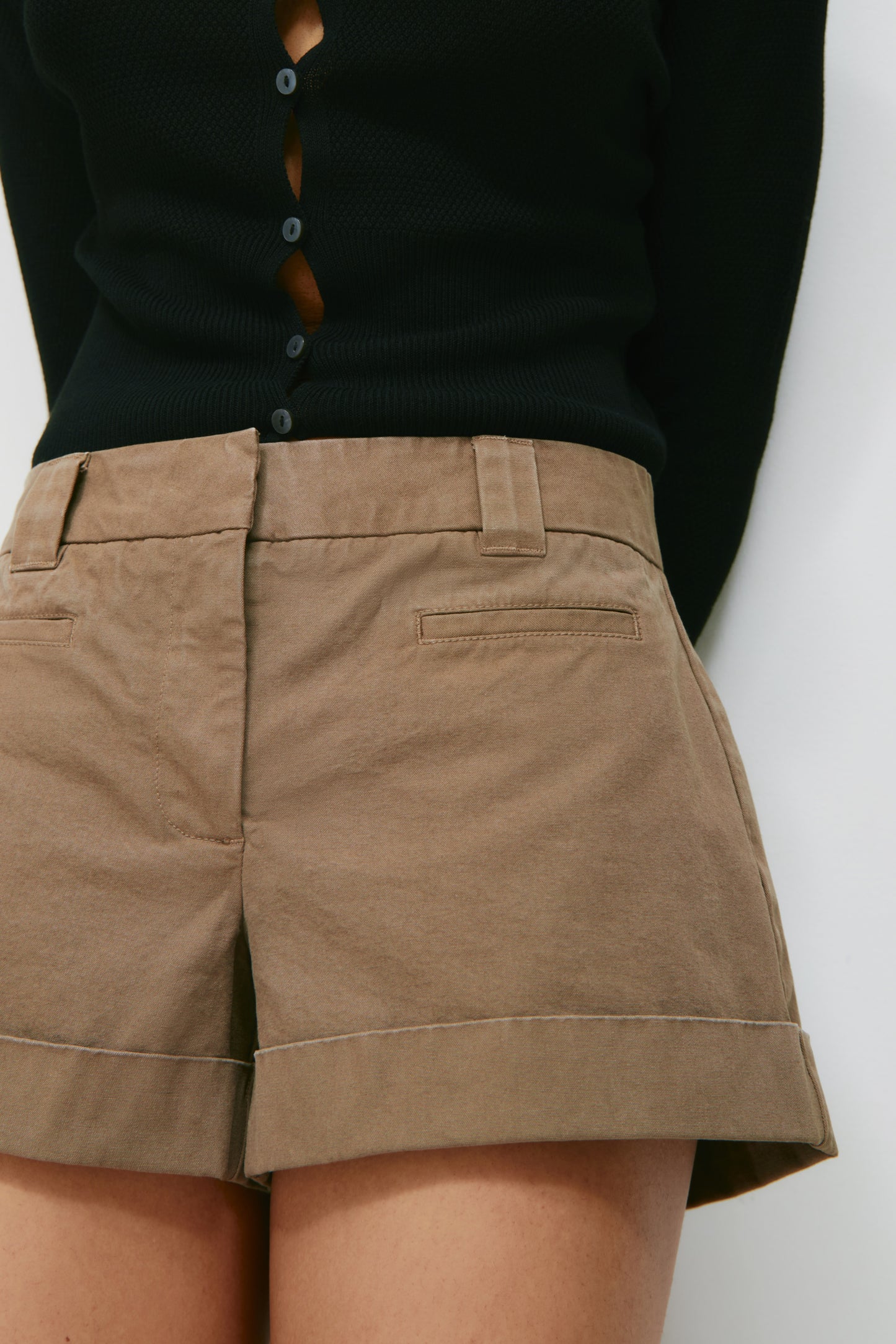 Women's Heka Cuffed Short in Khaki Brown