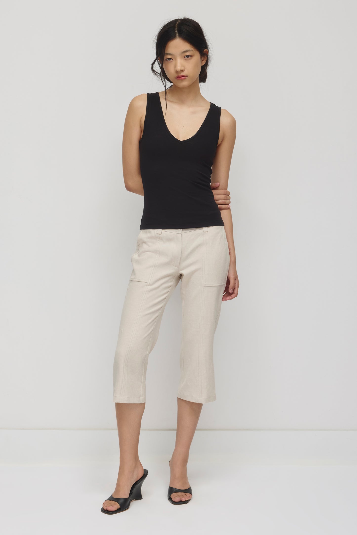 Women's Layn V-Neck Tanks in Black