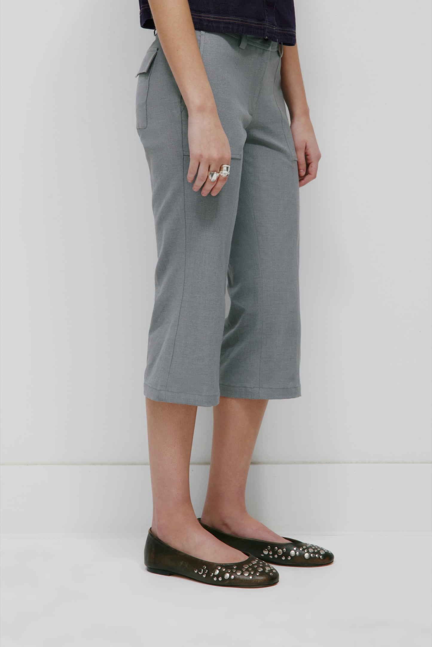 Women's Linen Capri in Medium Grey