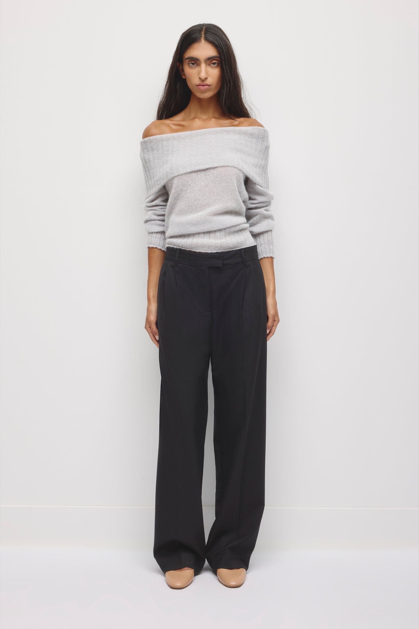 Women's Low Rise Pleated Trouser in Black