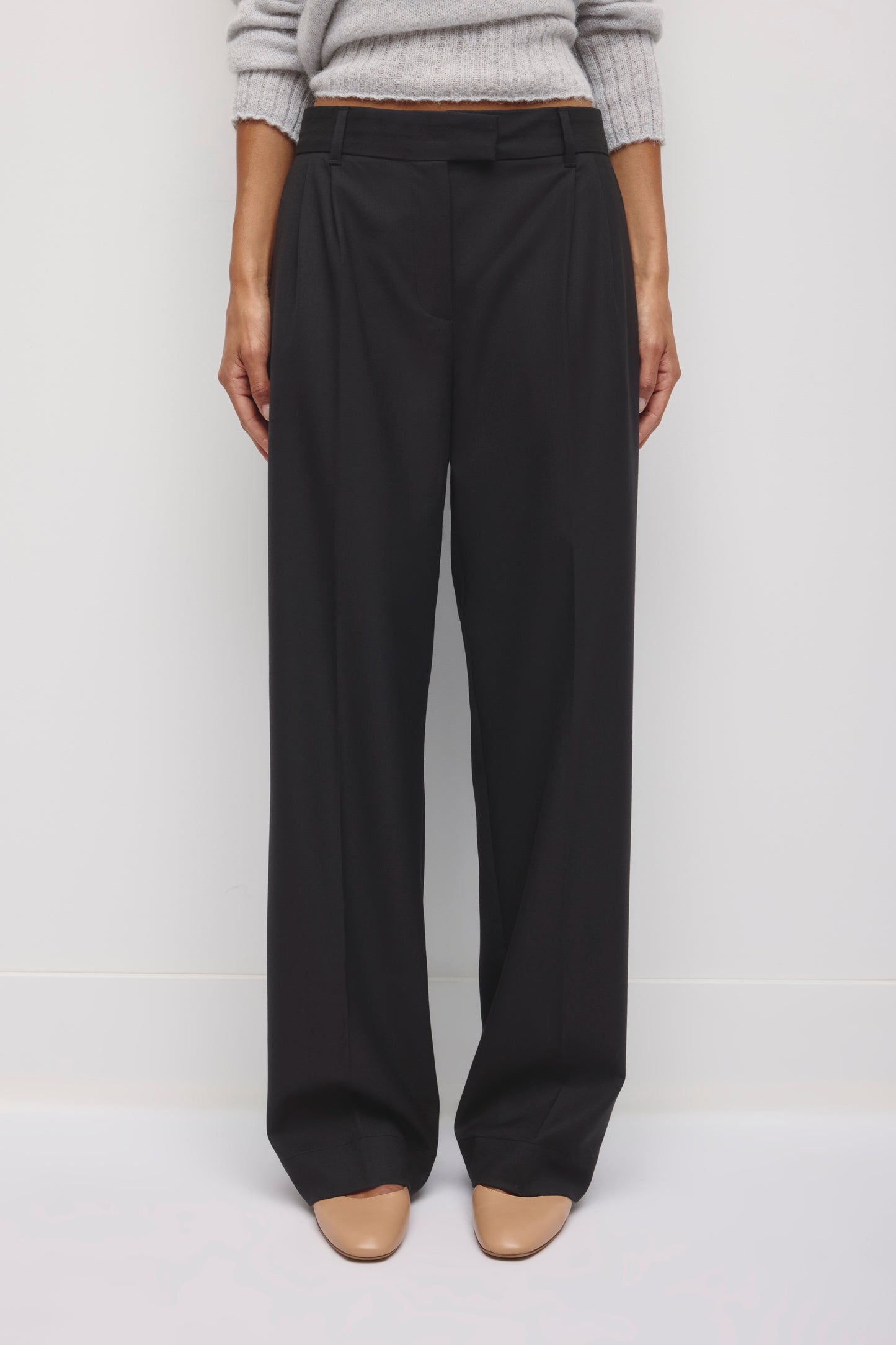 Women's Low Rise Pleated Trouser in Black