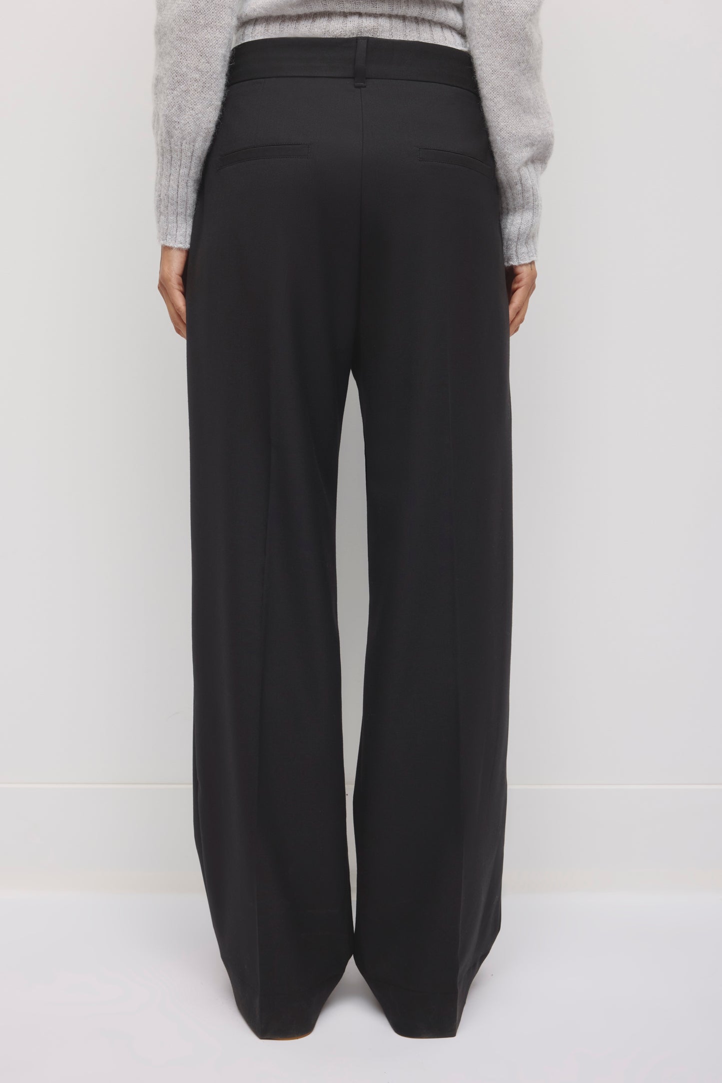 Women's Low Rise Pleated Trouser in Black