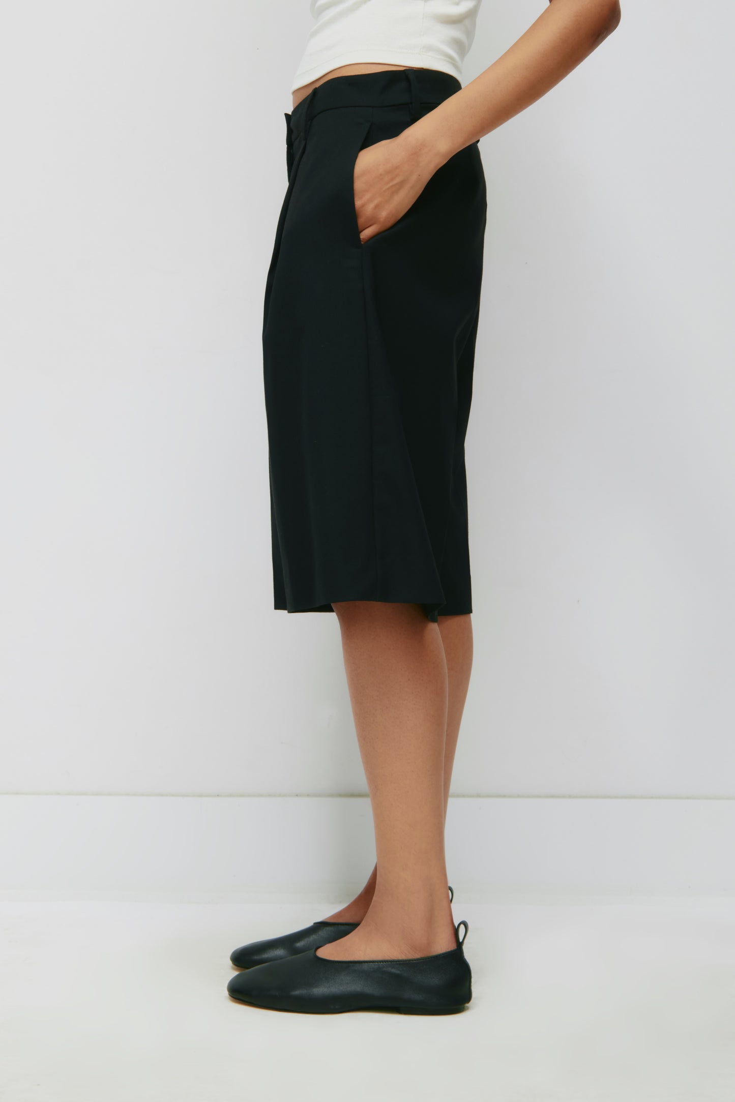 Women's Low Rise Trouser Short in Black