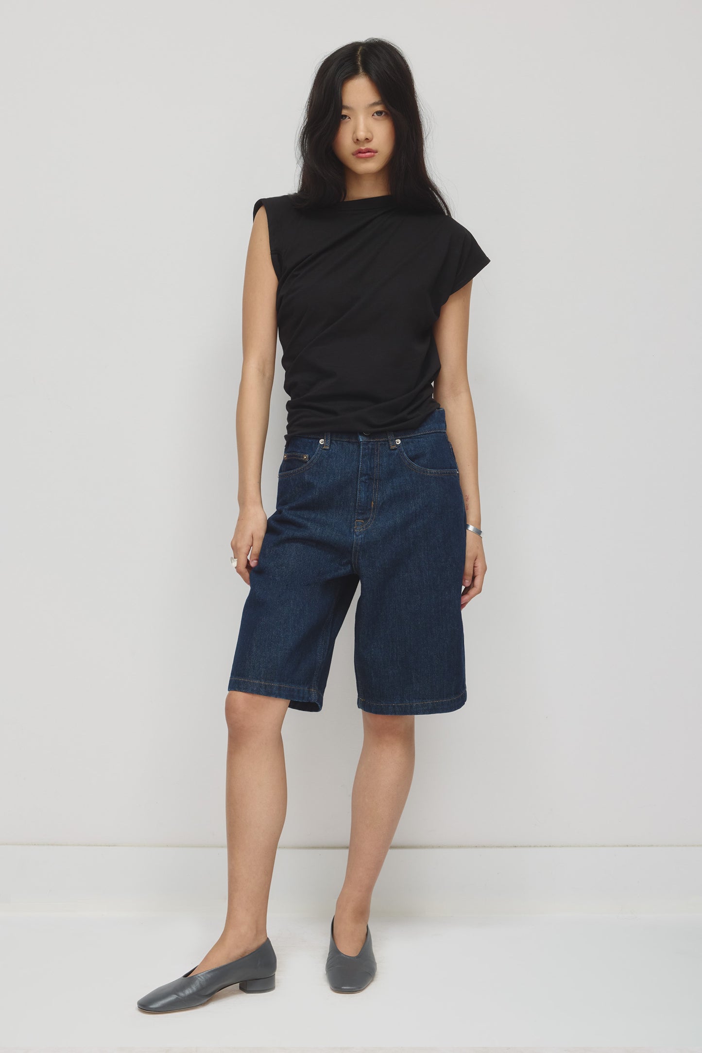 Women's Mina Twisted Tee in Black