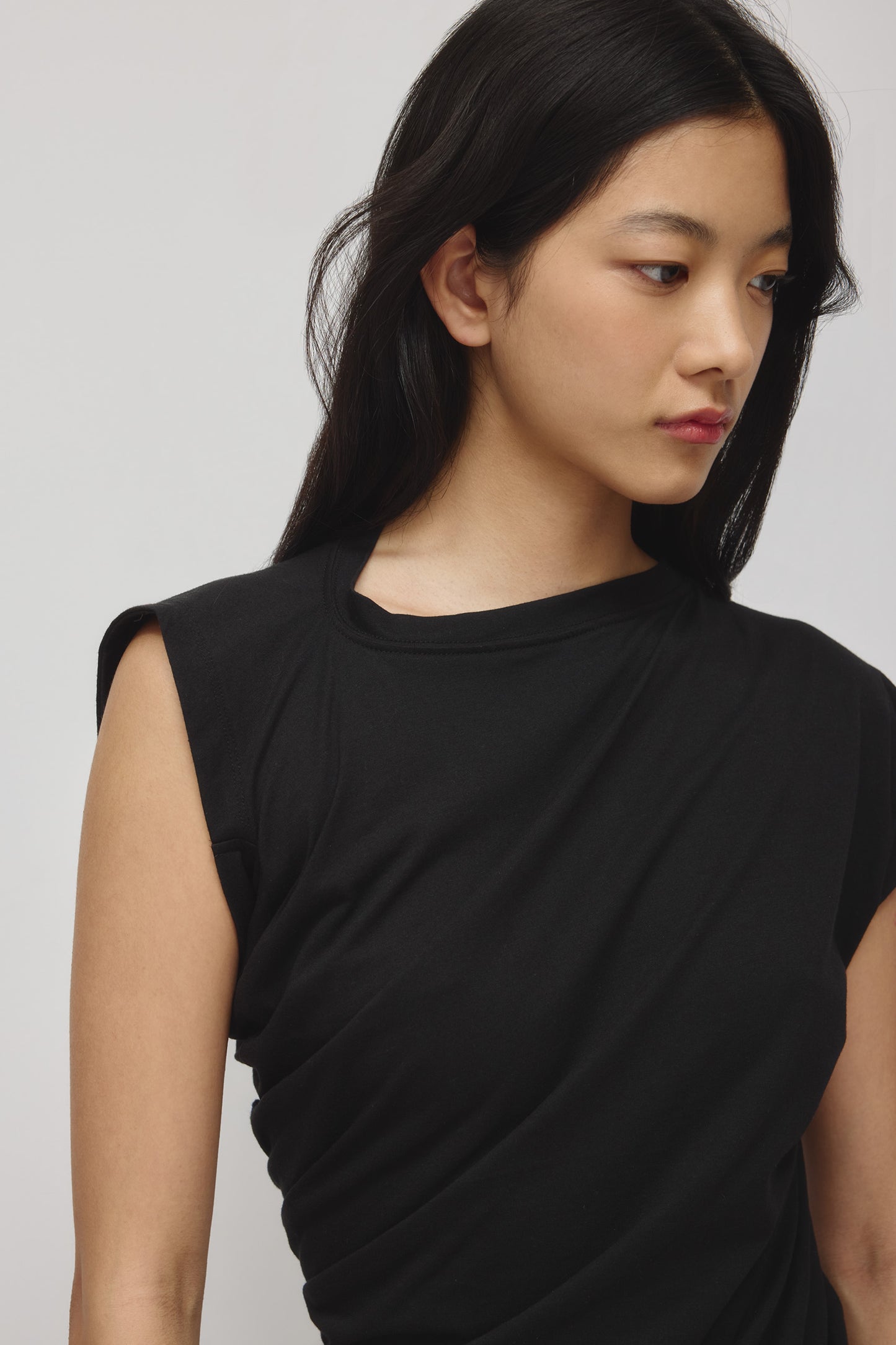 Women's Mina Twisted Tee in Black