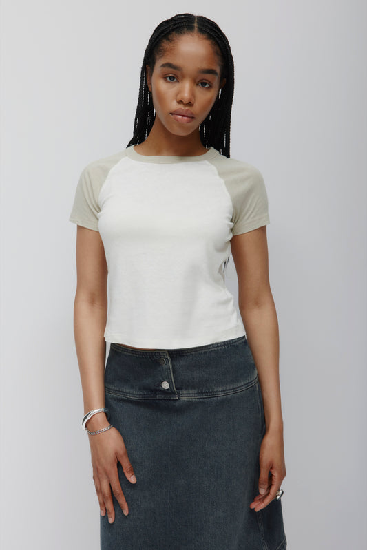 Women's Nassim Varsity Tee in Marshmallow/Dune Grass