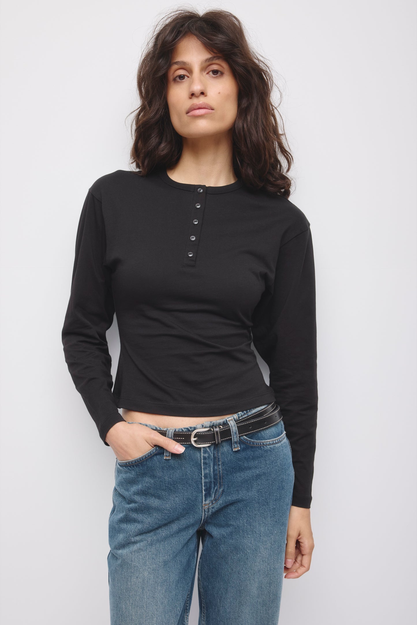 Women's Shaped Henley Longsleeve in Black