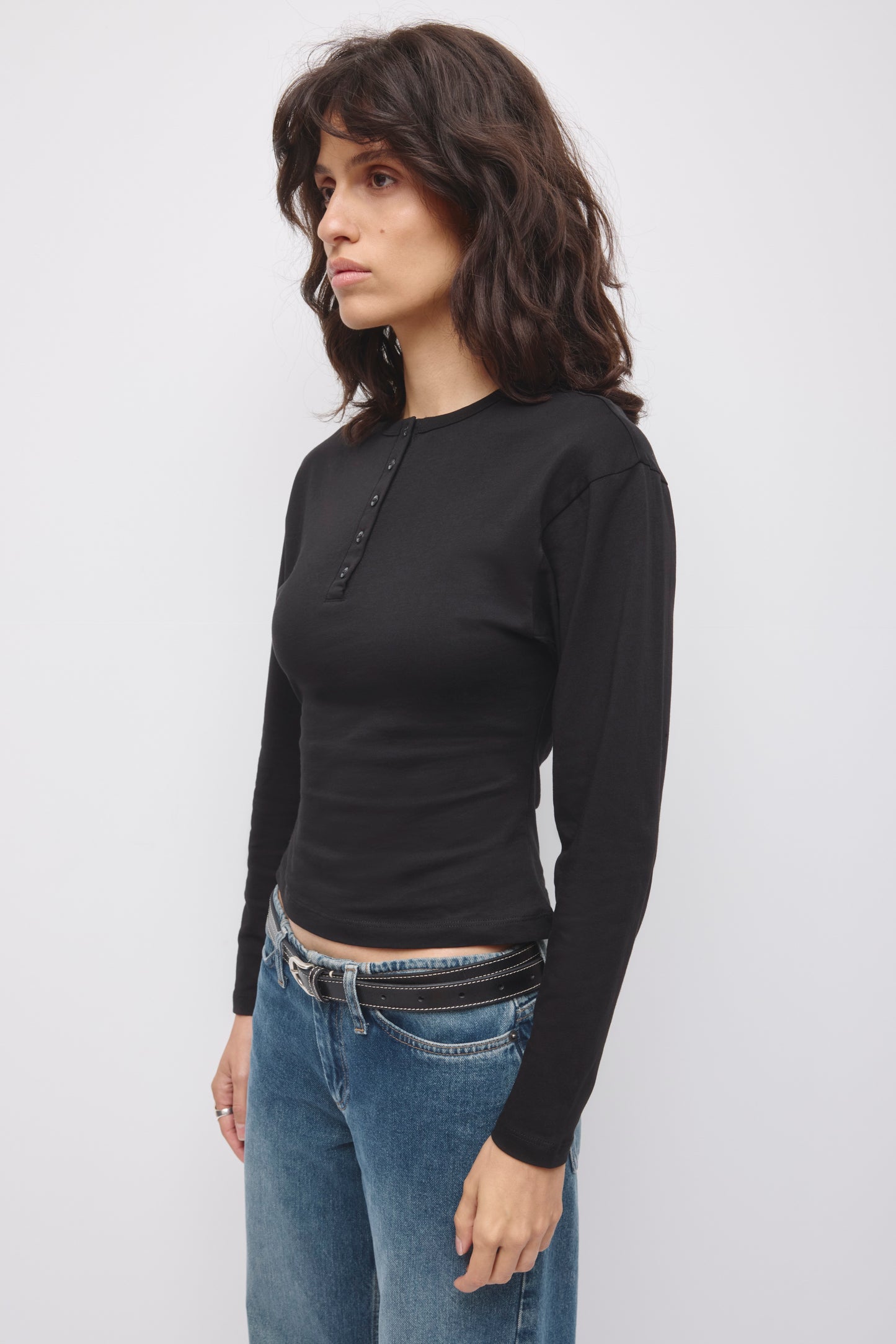 Women's Shaped Henley Longsleeve in Black