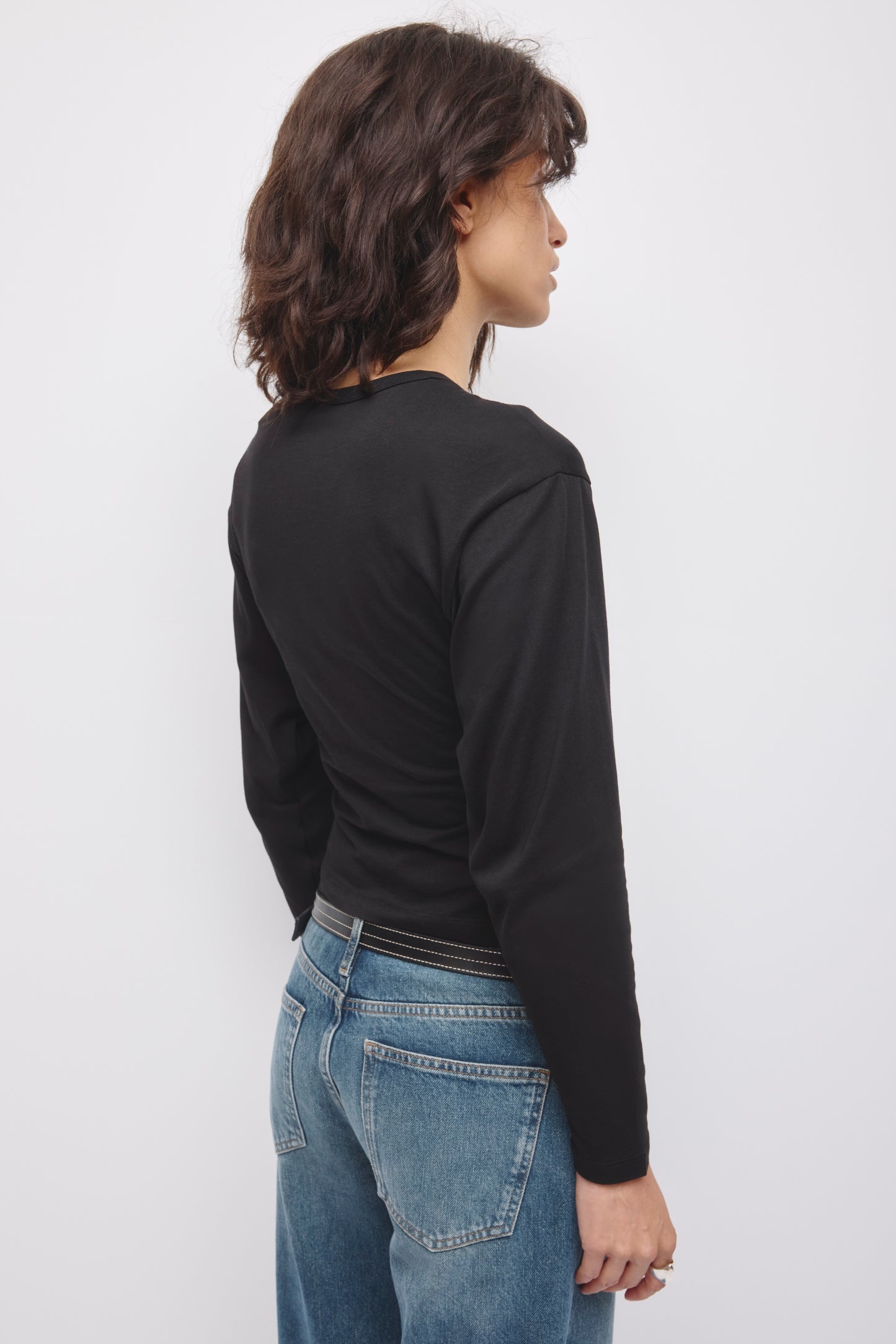 Women's Shaped Henley Longsleeve in Black