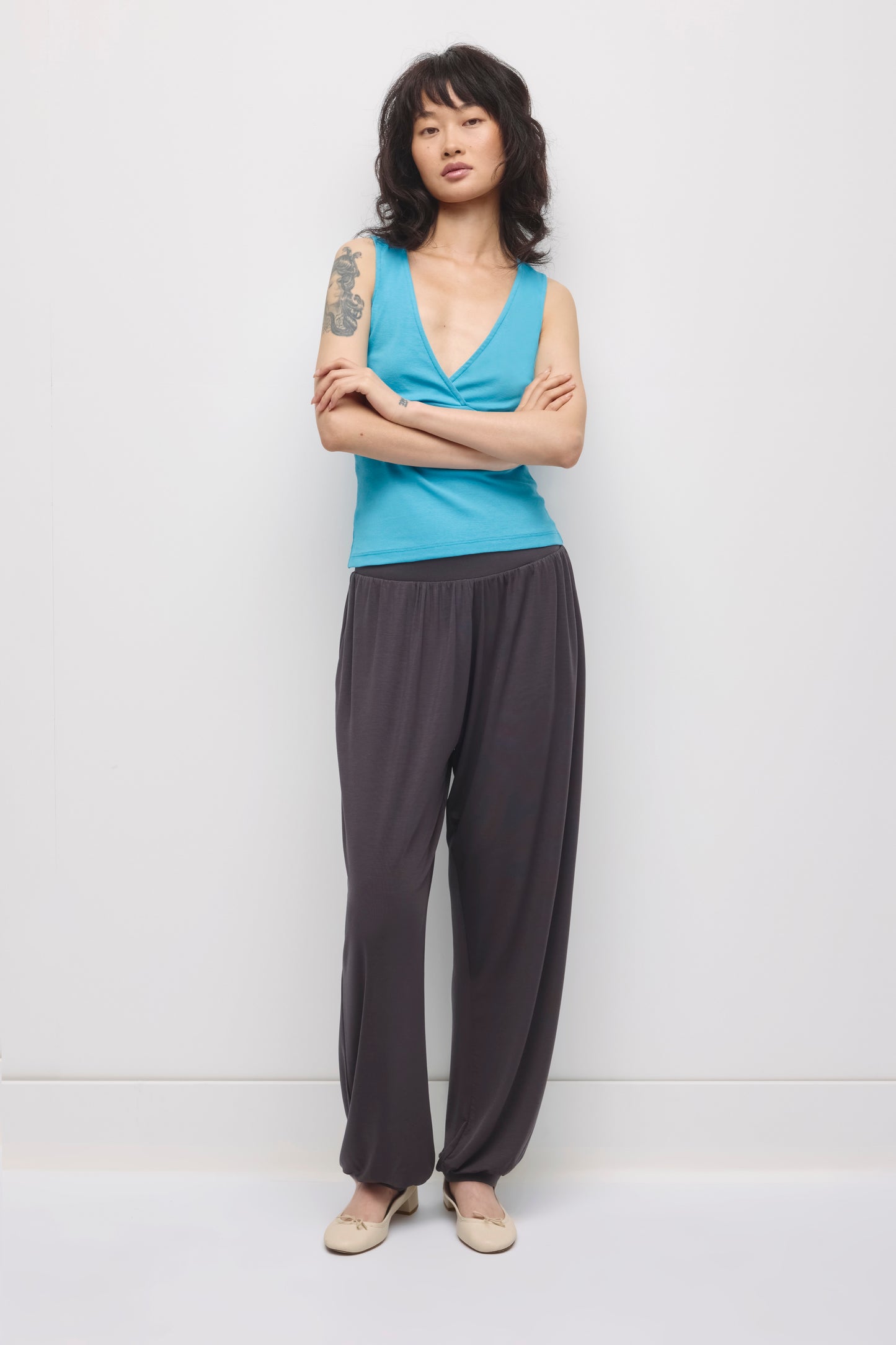 Women's Yazi Balloon Pant in Charcoal