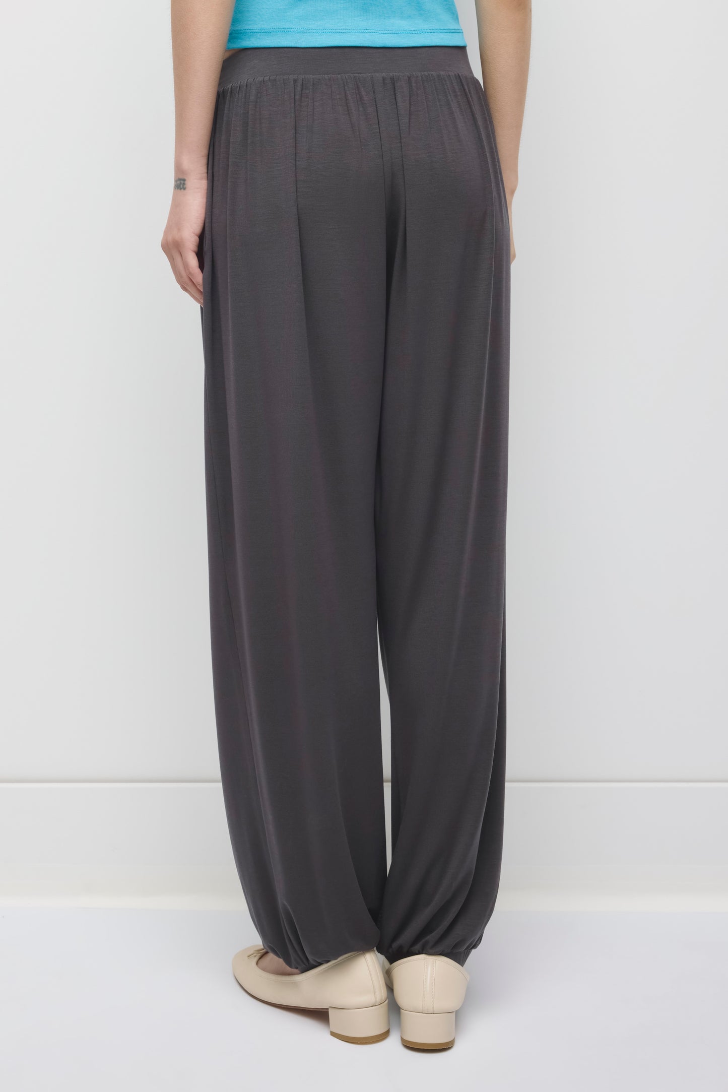 Women's Yazi Balloon Pant in Charcoal
