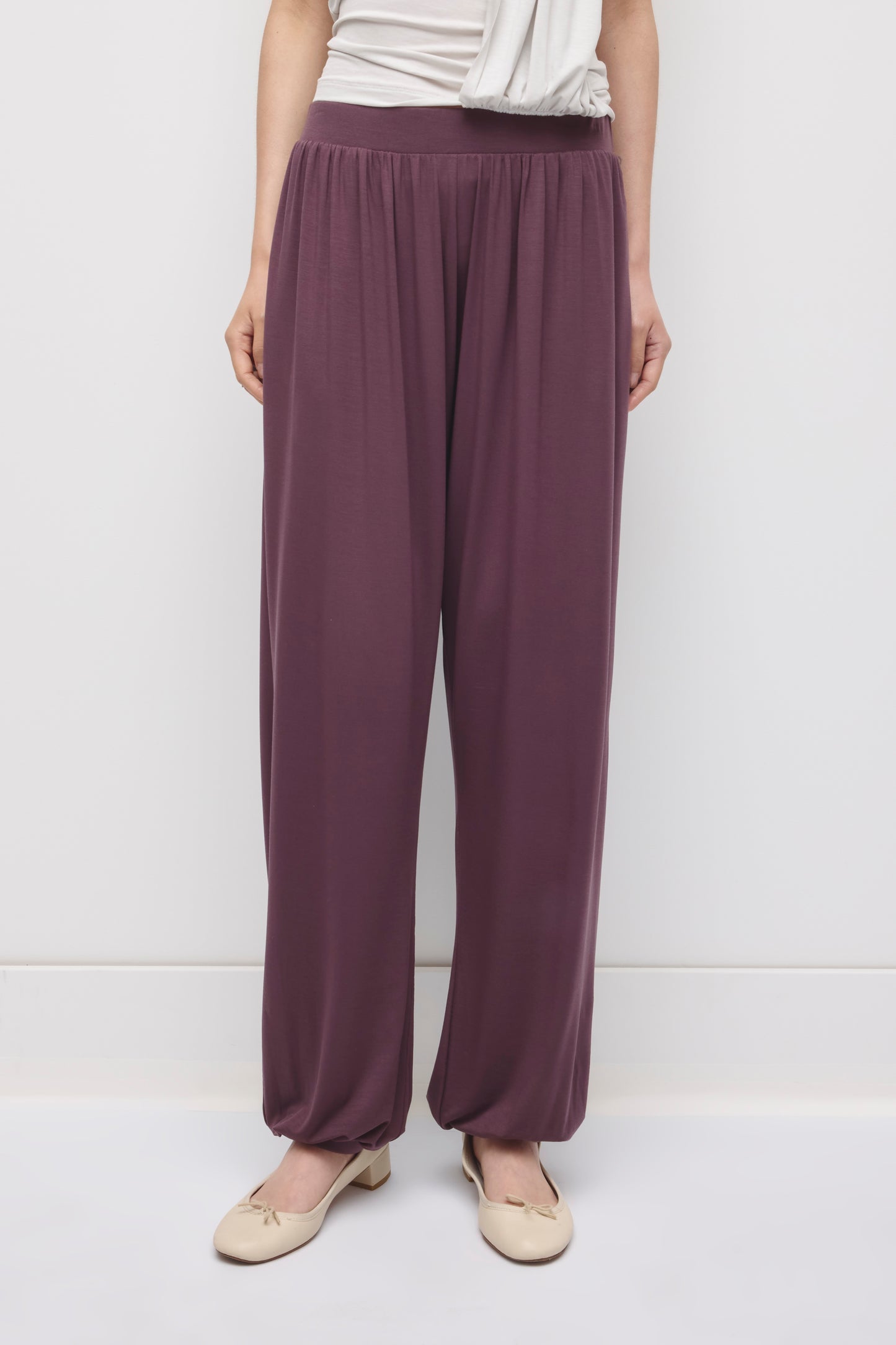 Women's Yazi Balloon Pant in Chocolate Plum