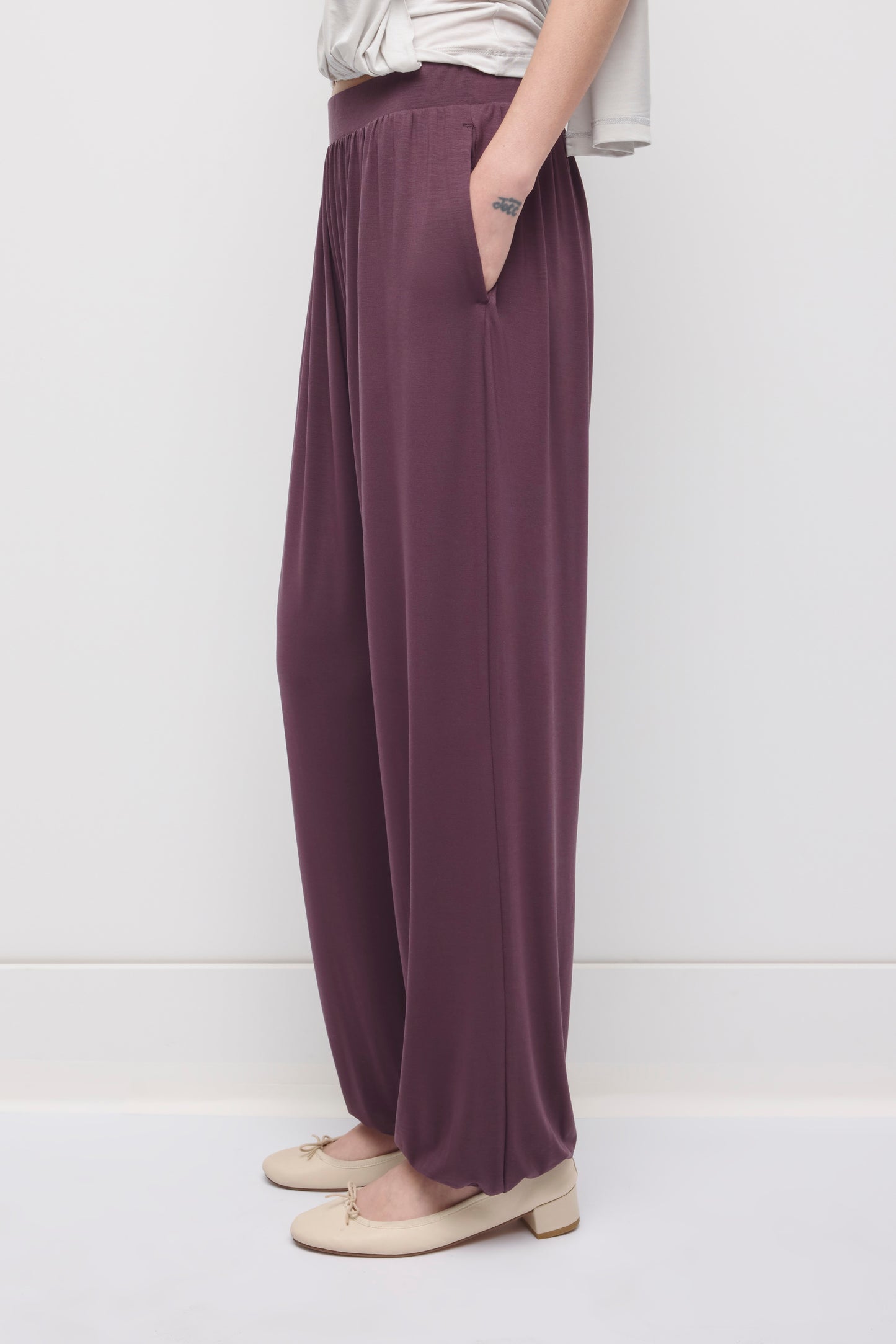 Women's Yazi Balloon Pant in Chocolate Plum