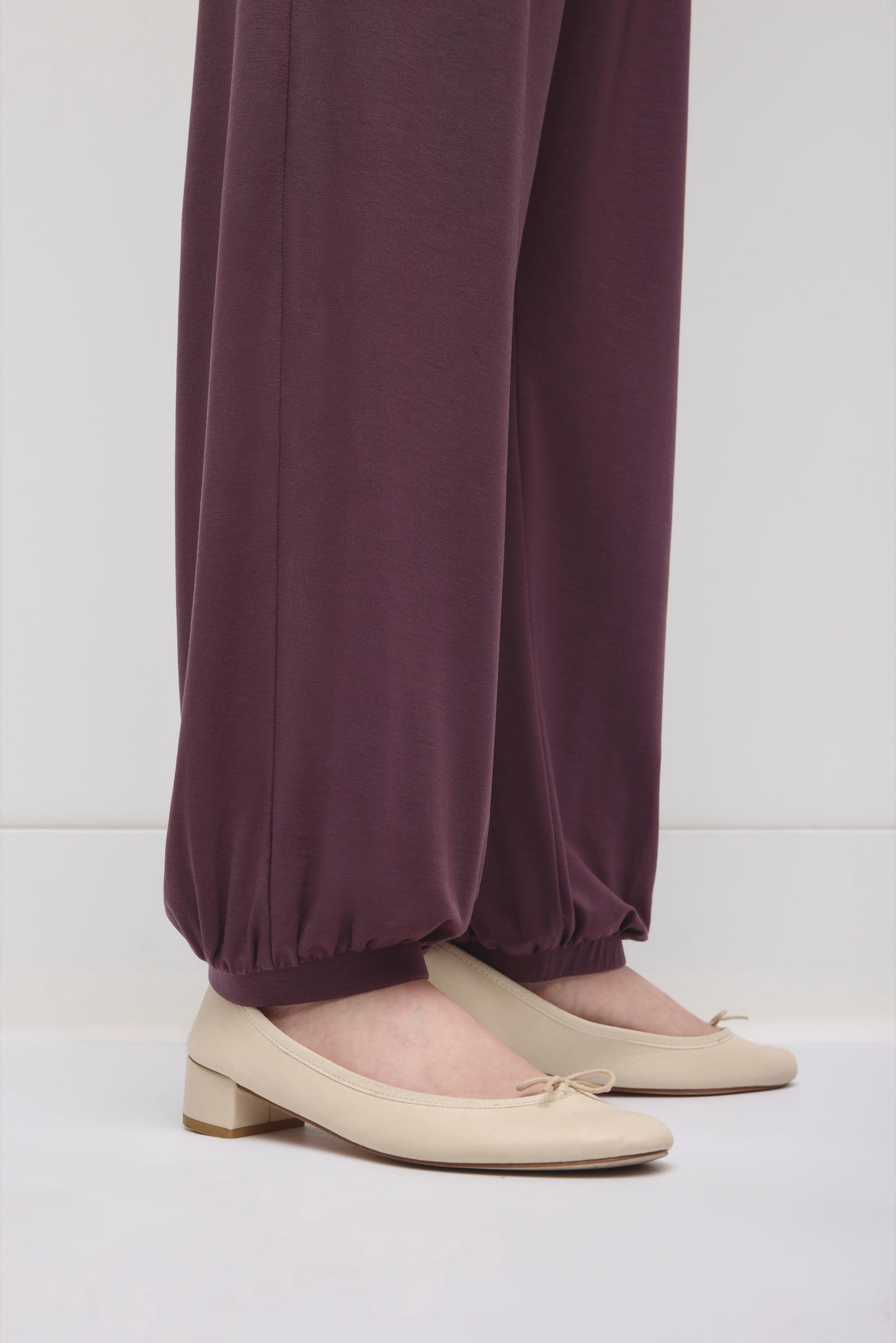 Women's Yazi Balloon Pant in Chocolate Plum