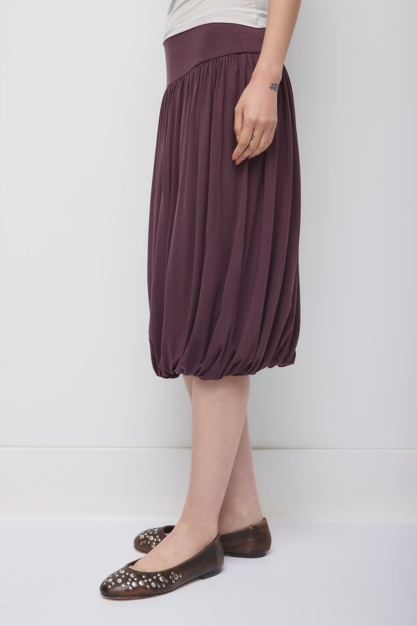 Women's Yazi Balloon Skirt in Chocolate Plum
