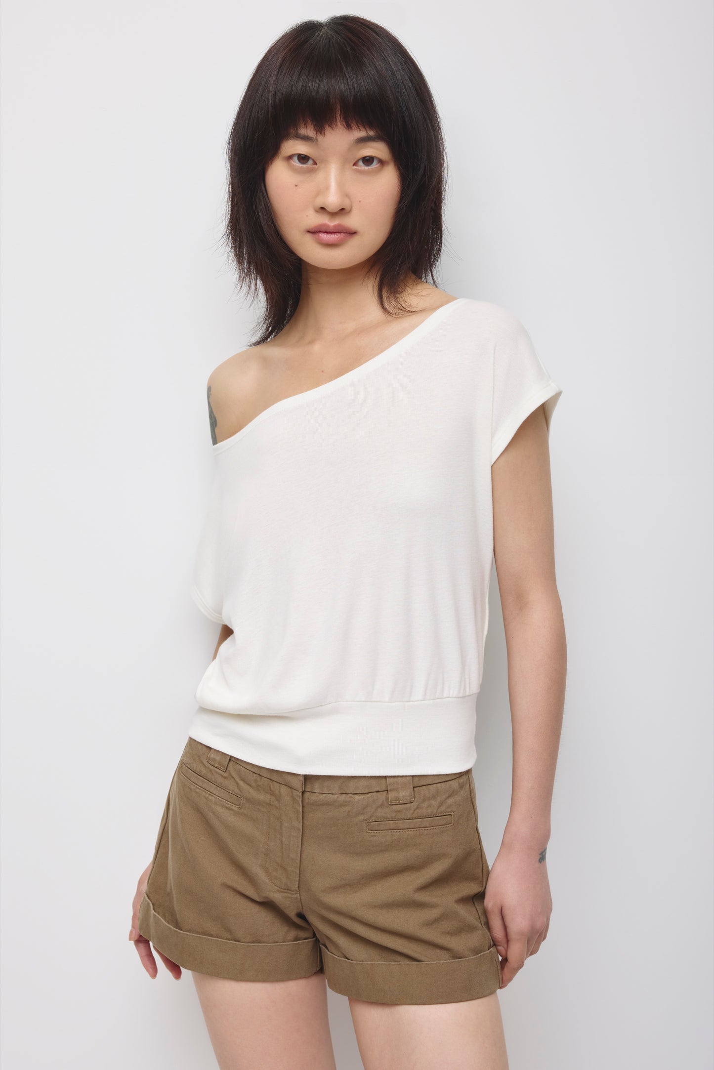 Women's Zahra Off Shoulder Tee in Marshmallow