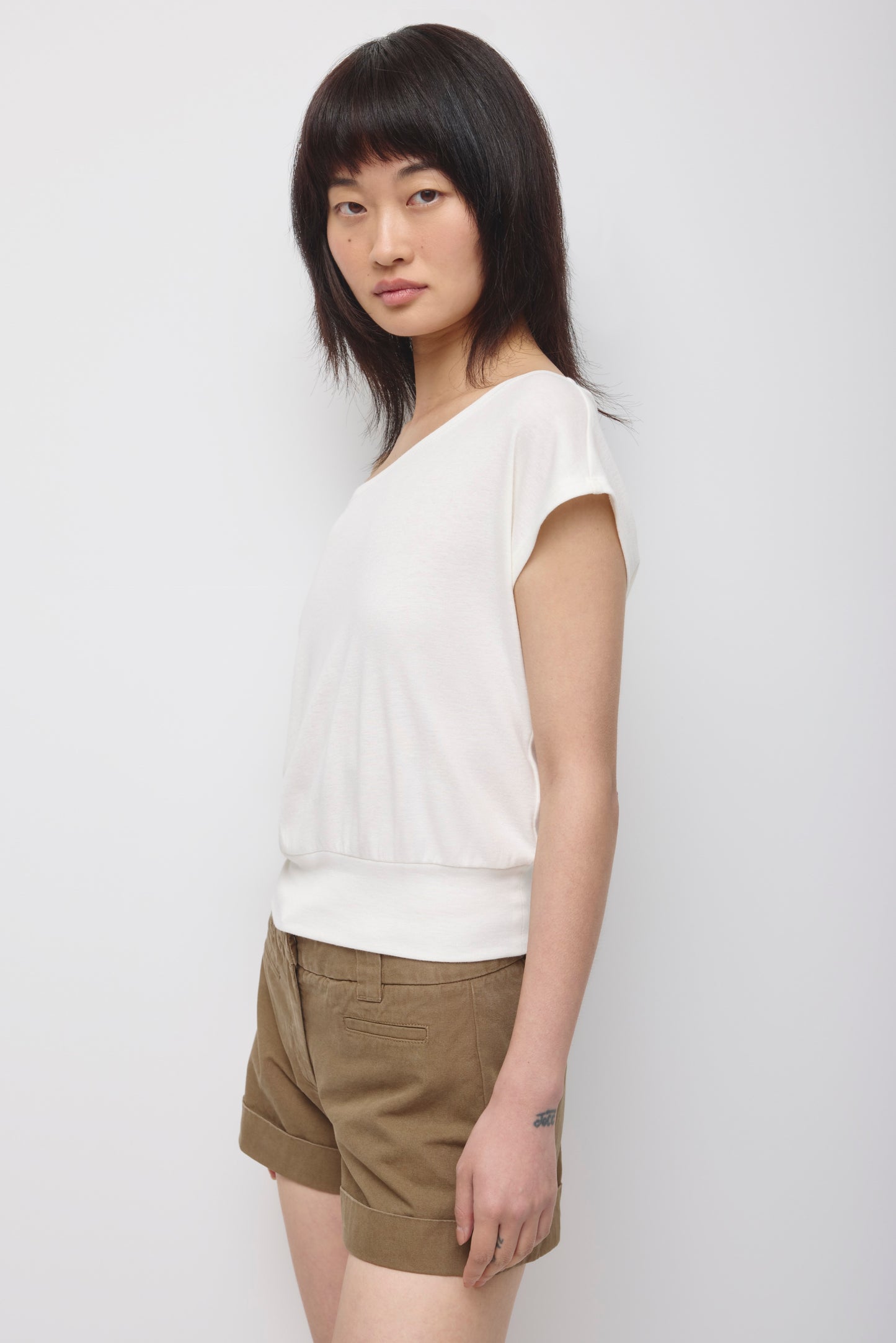 Women's Zahra Off Shoulder Tee in Marshmallow