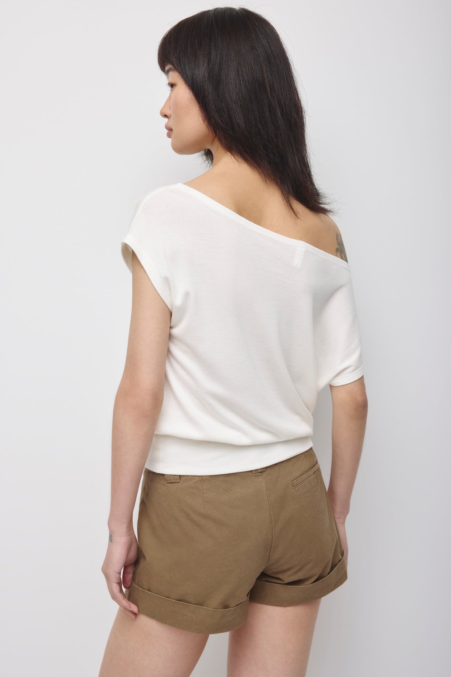 Women's Zahra Off Shoulder Tee in Marshmallow