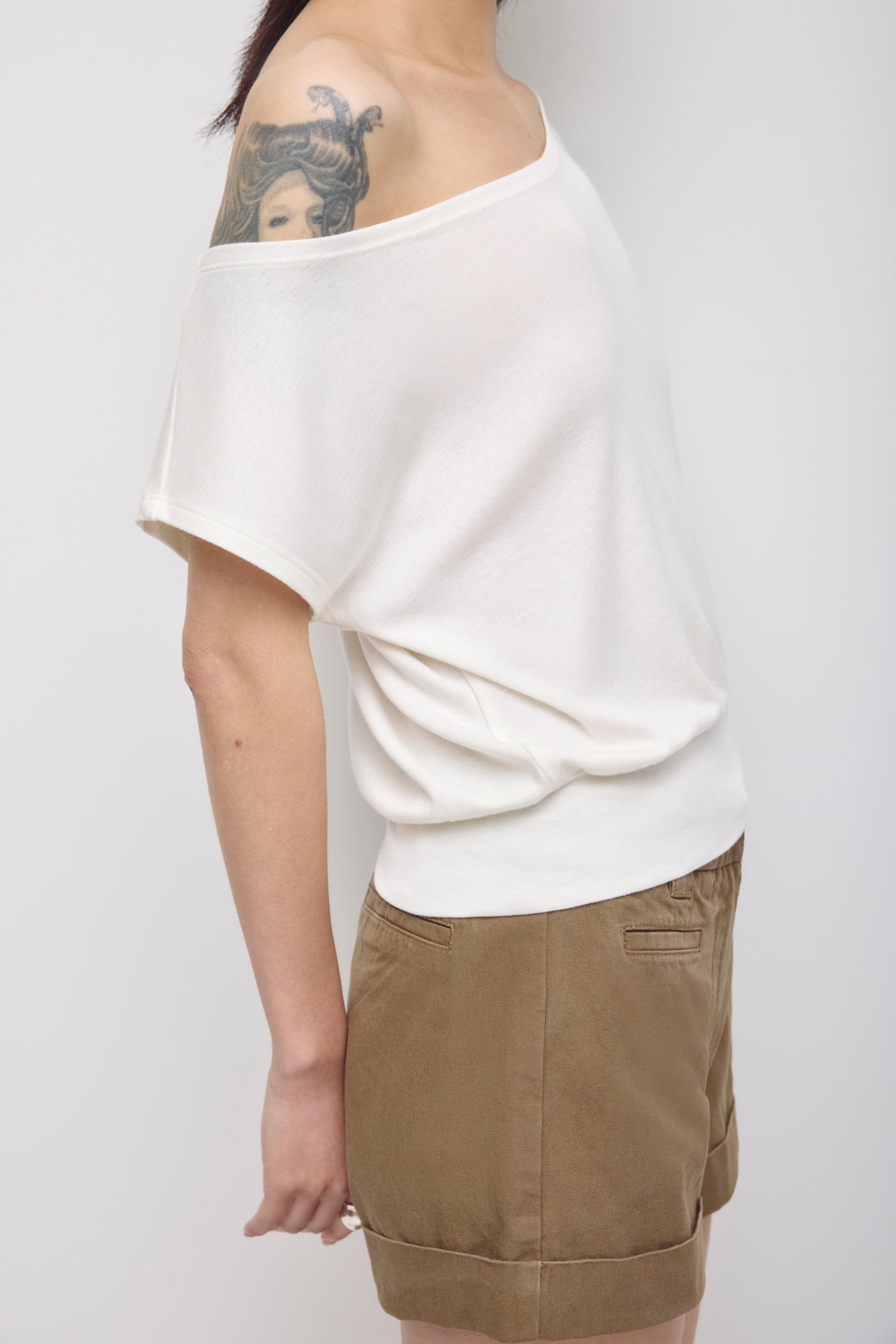 Women's Zahra Off Shoulder Tee in Marshmallow