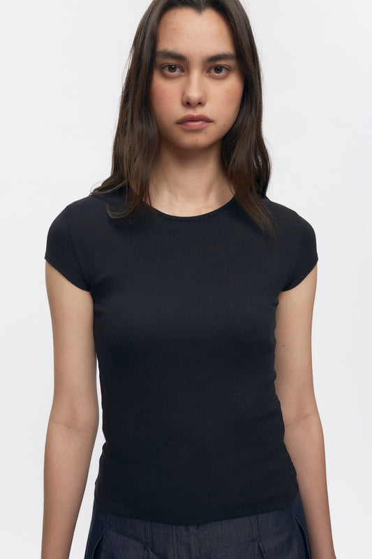 Michelle is 5’10” is a regular S and is wearing a S.